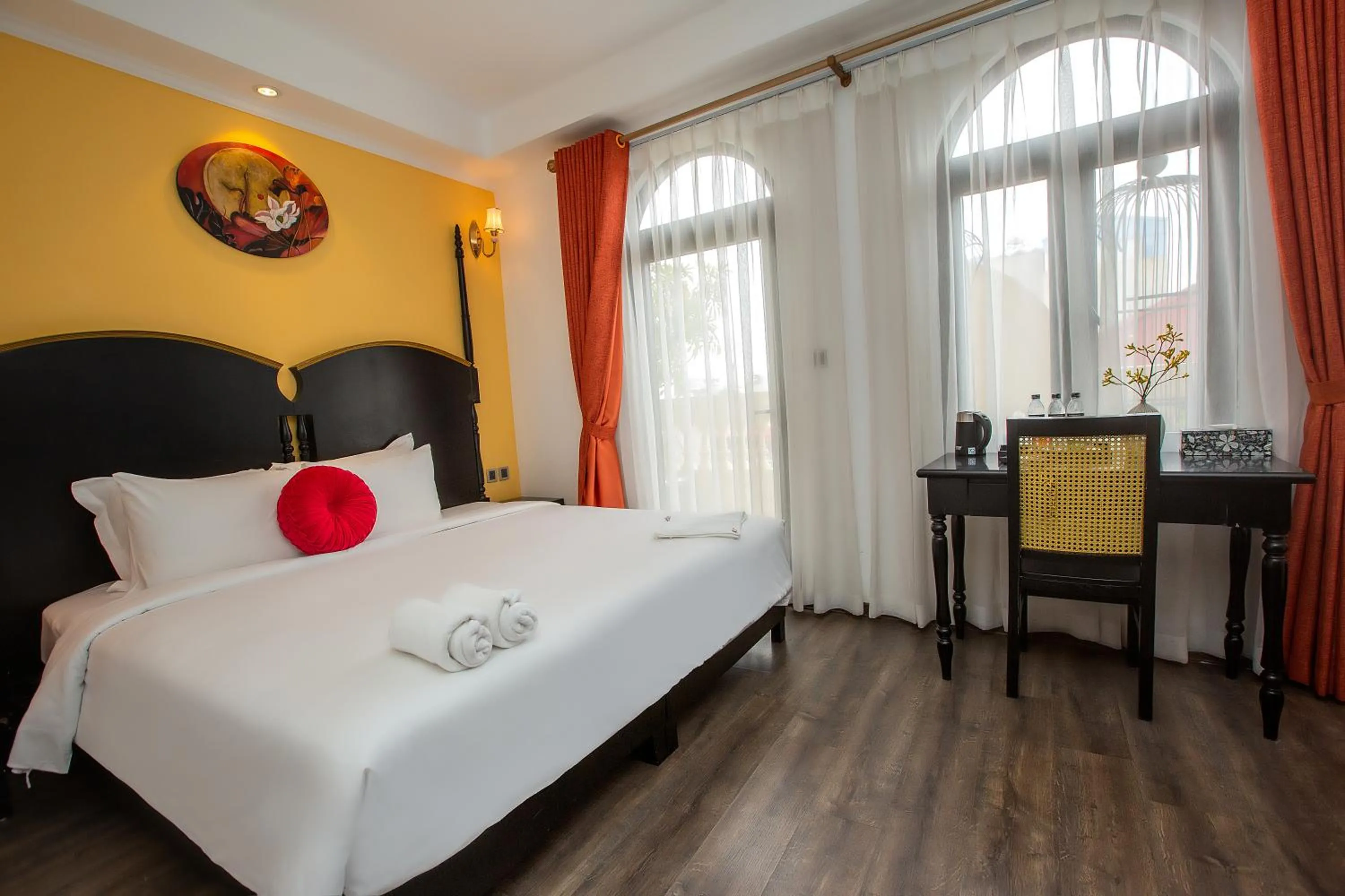 Balcony/Terrace, Bed in Hanoi Center Silk Boutique Hotel & Travel