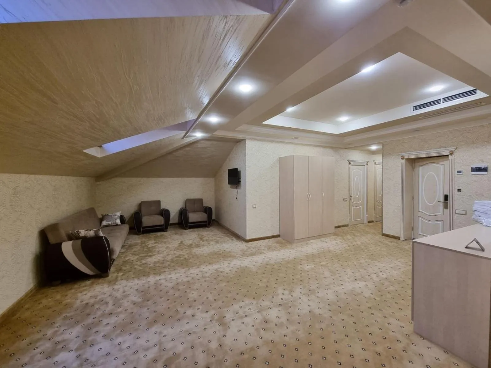 Photo of the whole room in Anga Yerevan Hotel