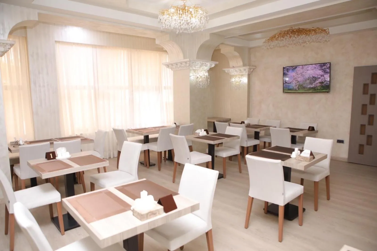Restaurant/places to eat in Anga Yerevan Hotel