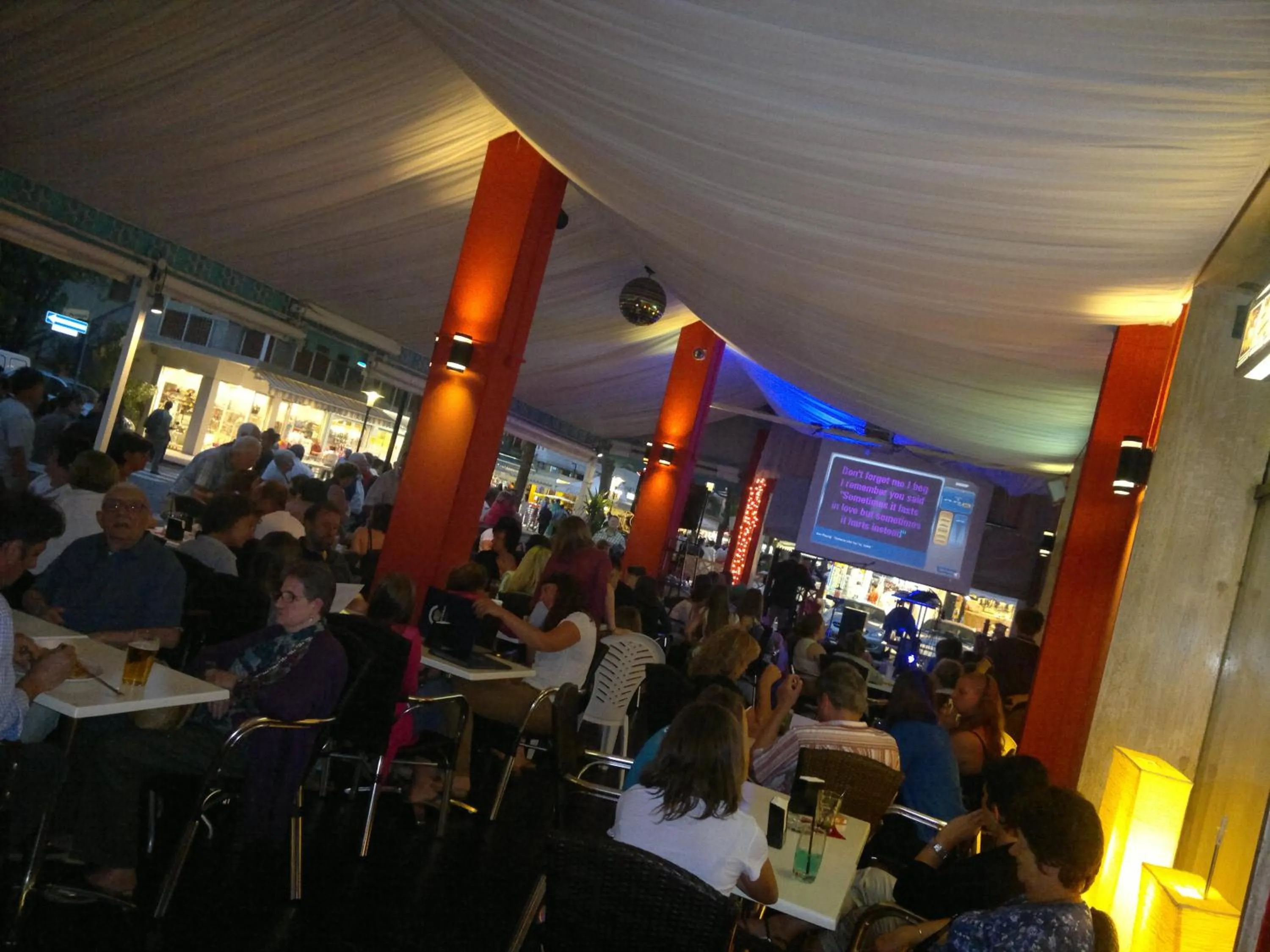 Restaurant/places to eat in Hotel AMALFI