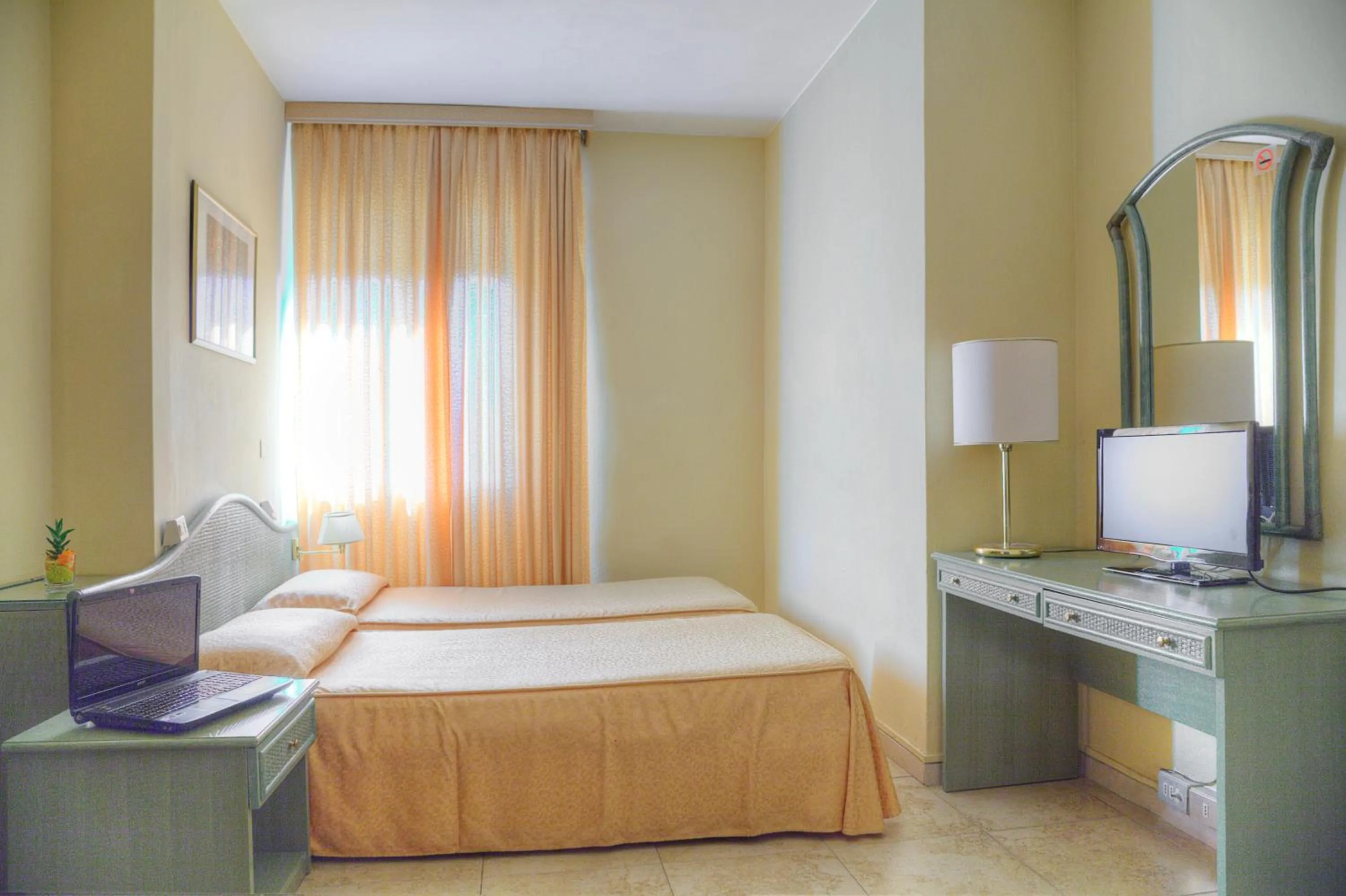 Photo of the whole room, Bed in Hotel AMALFI