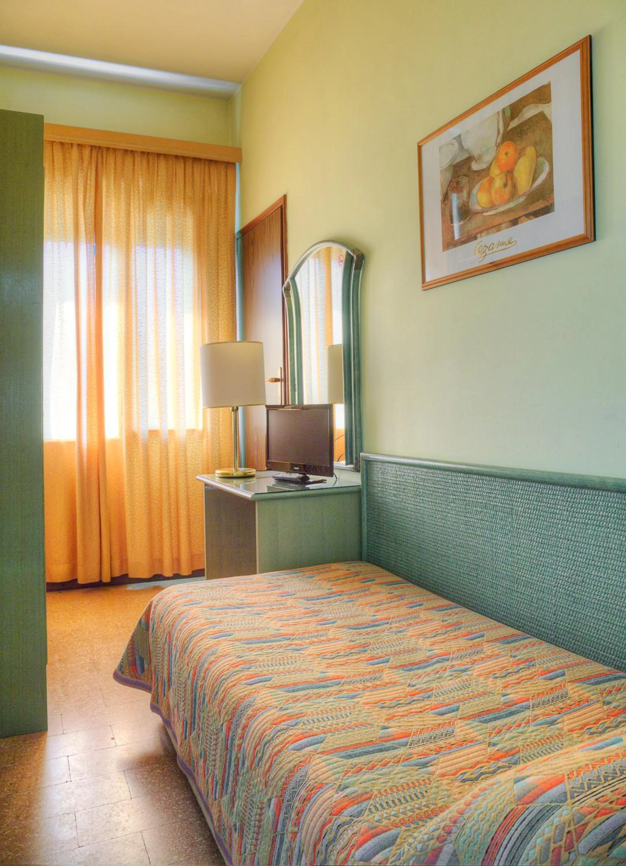 Photo of the whole room, Bed in Hotel AMALFI