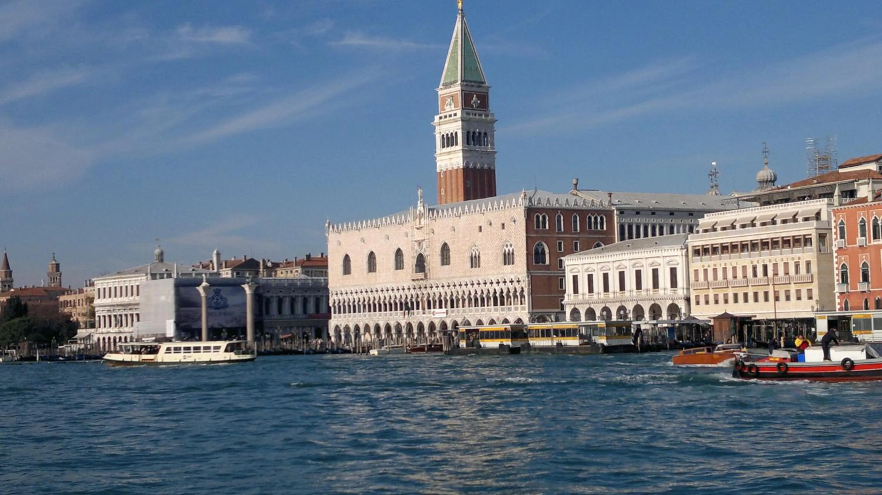 Area and facilities in Hotel AMALFI