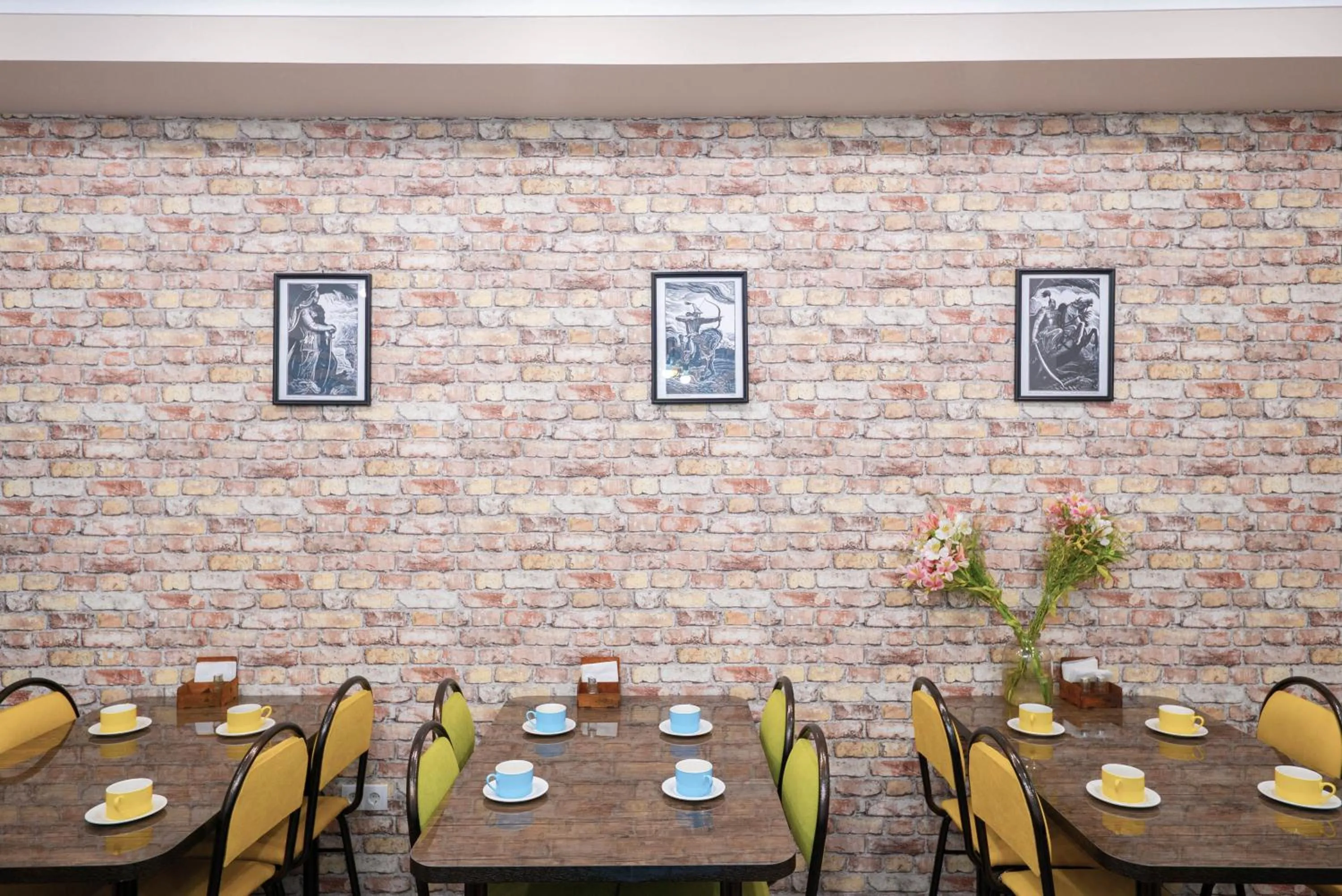 Restaurant/places to eat in Kaganat Hostel