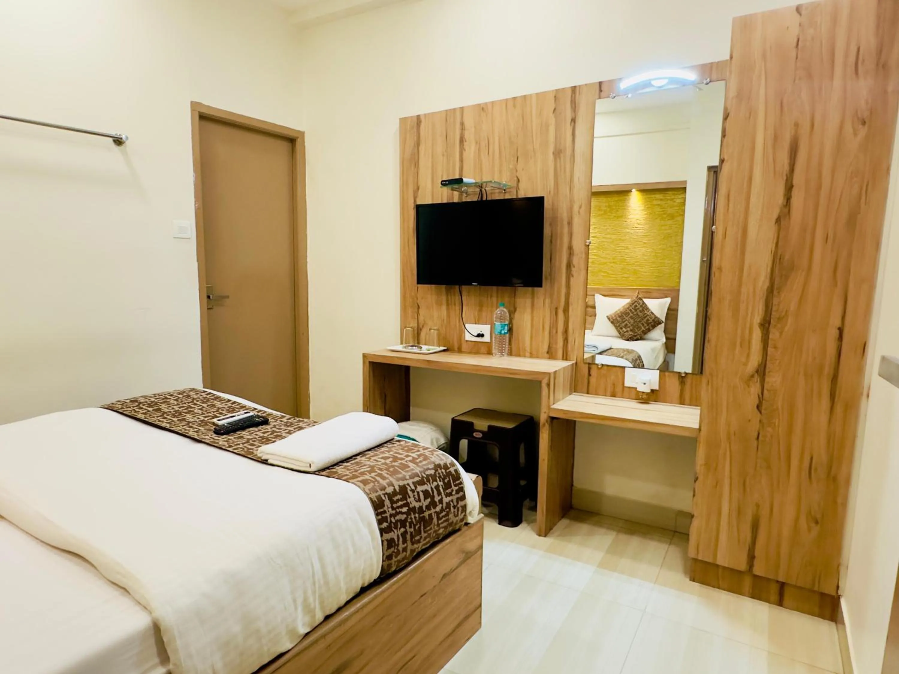 Bed in Stay Court - Business Class Hotel - Near Central Railway Station