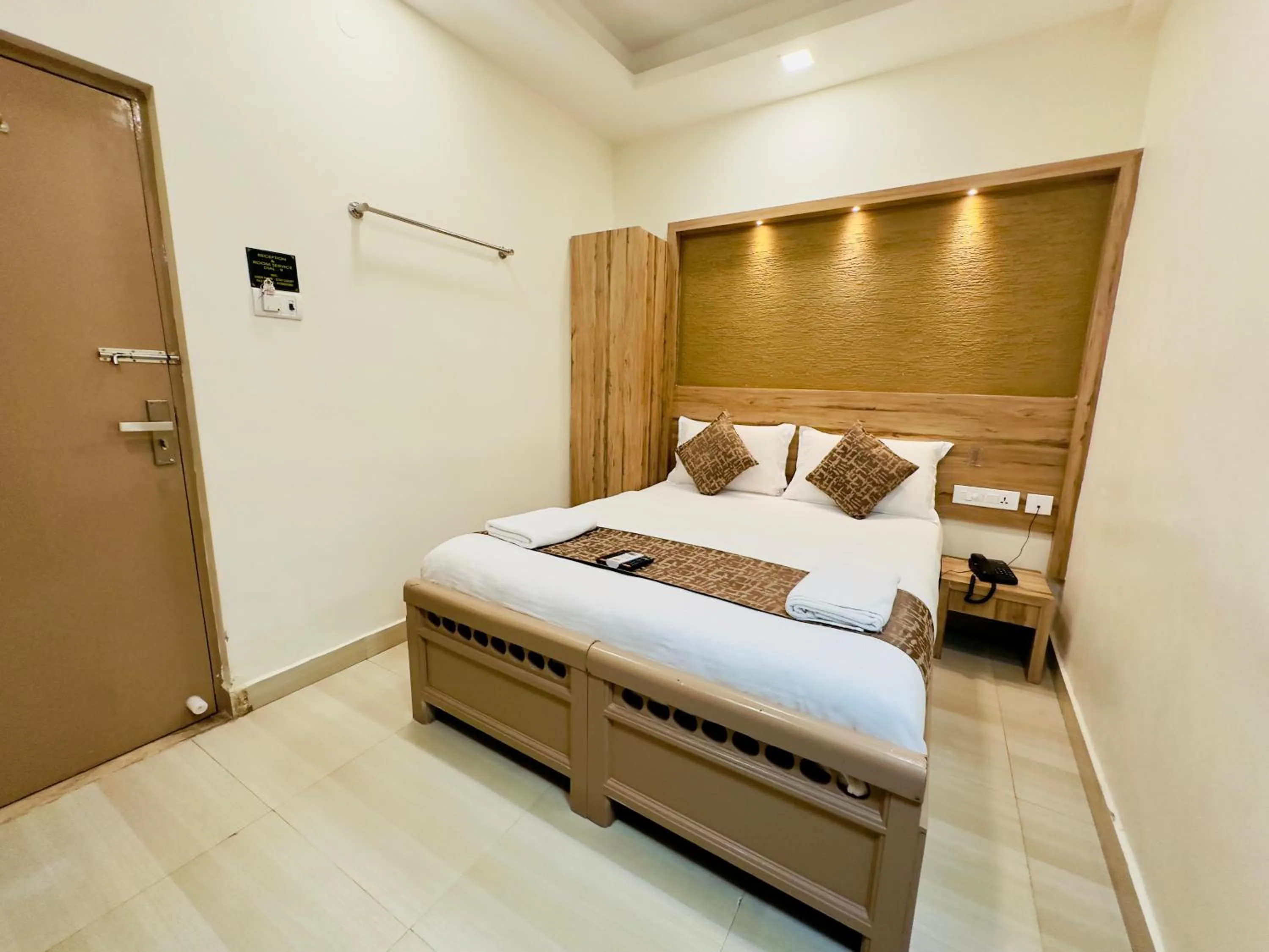 Bed in Stay Court - Business Class Hotel - Near Central Railway Station