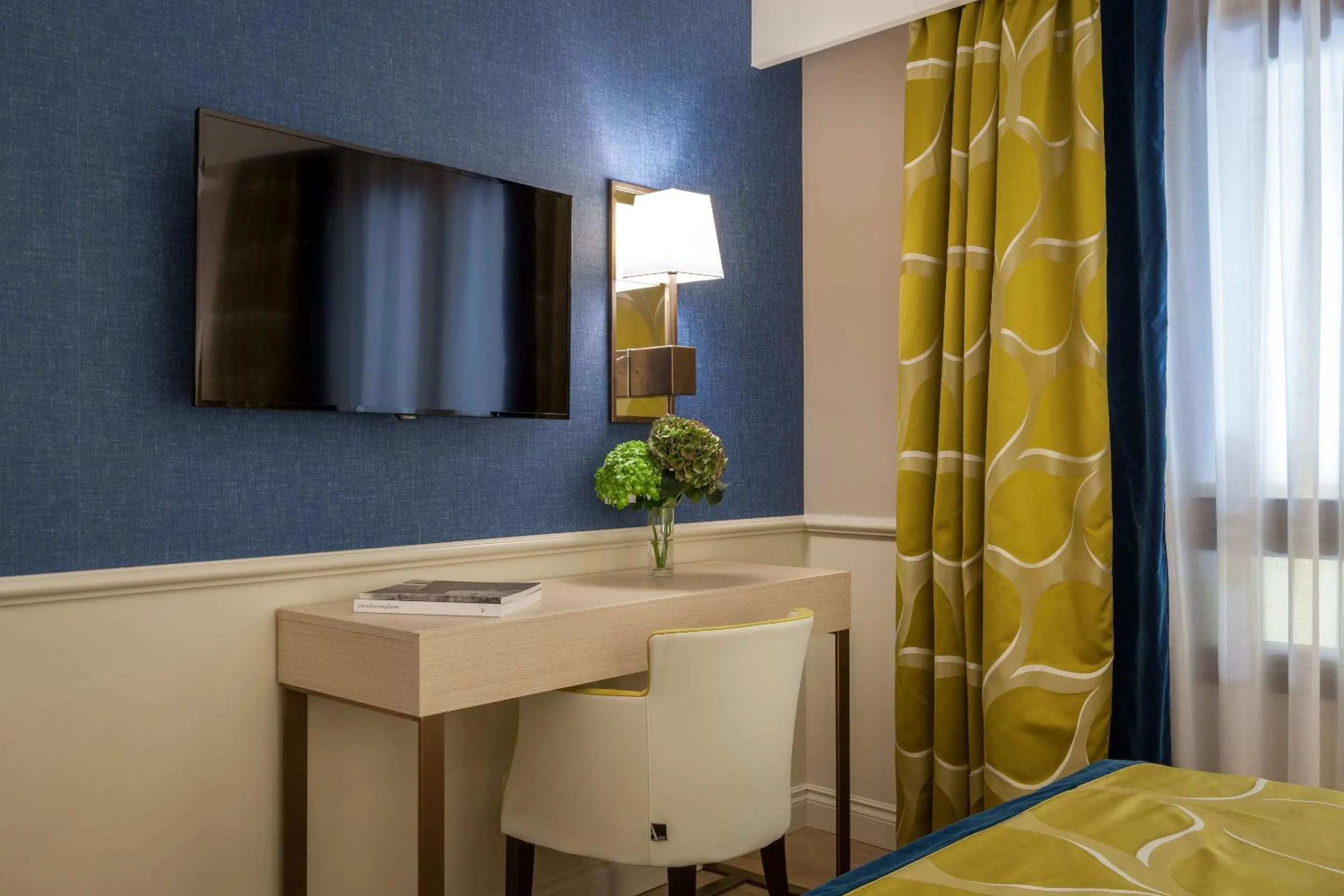 Photo of the whole room, Bed in Hotel Canon d'Oro