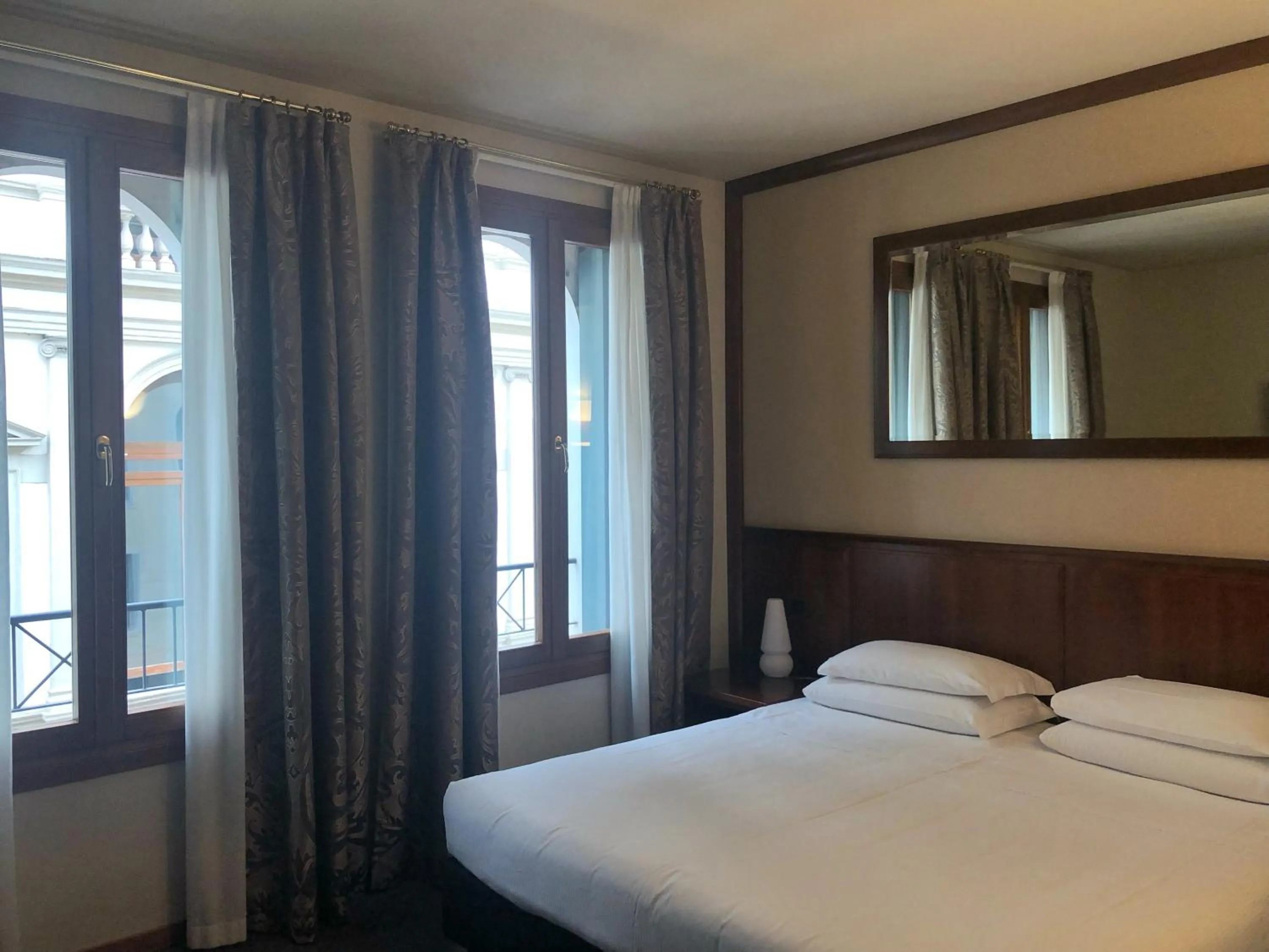 Bedroom, Bed in Hotel Canon d'Oro