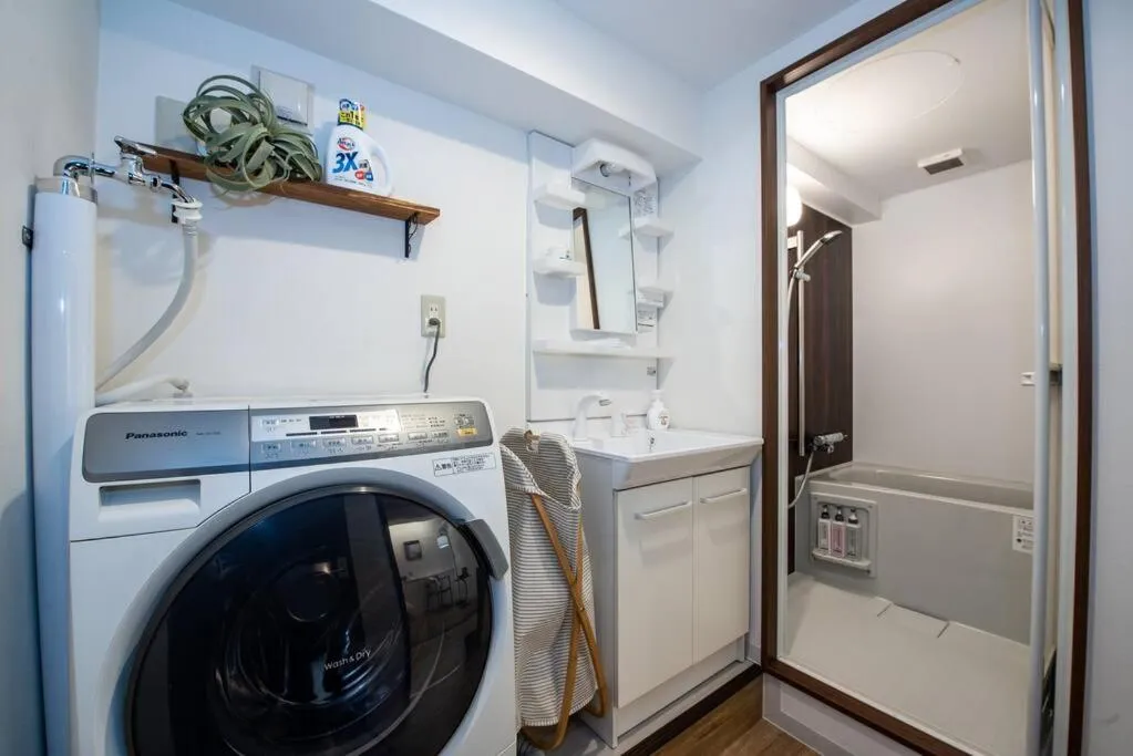 Shower in THE HARMONY