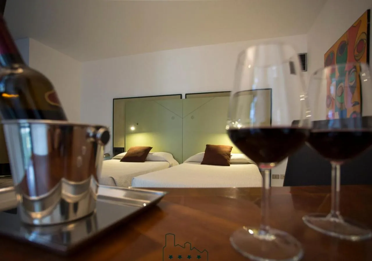 Alcoholic drinks, Bed in Hotel Buonconsiglio