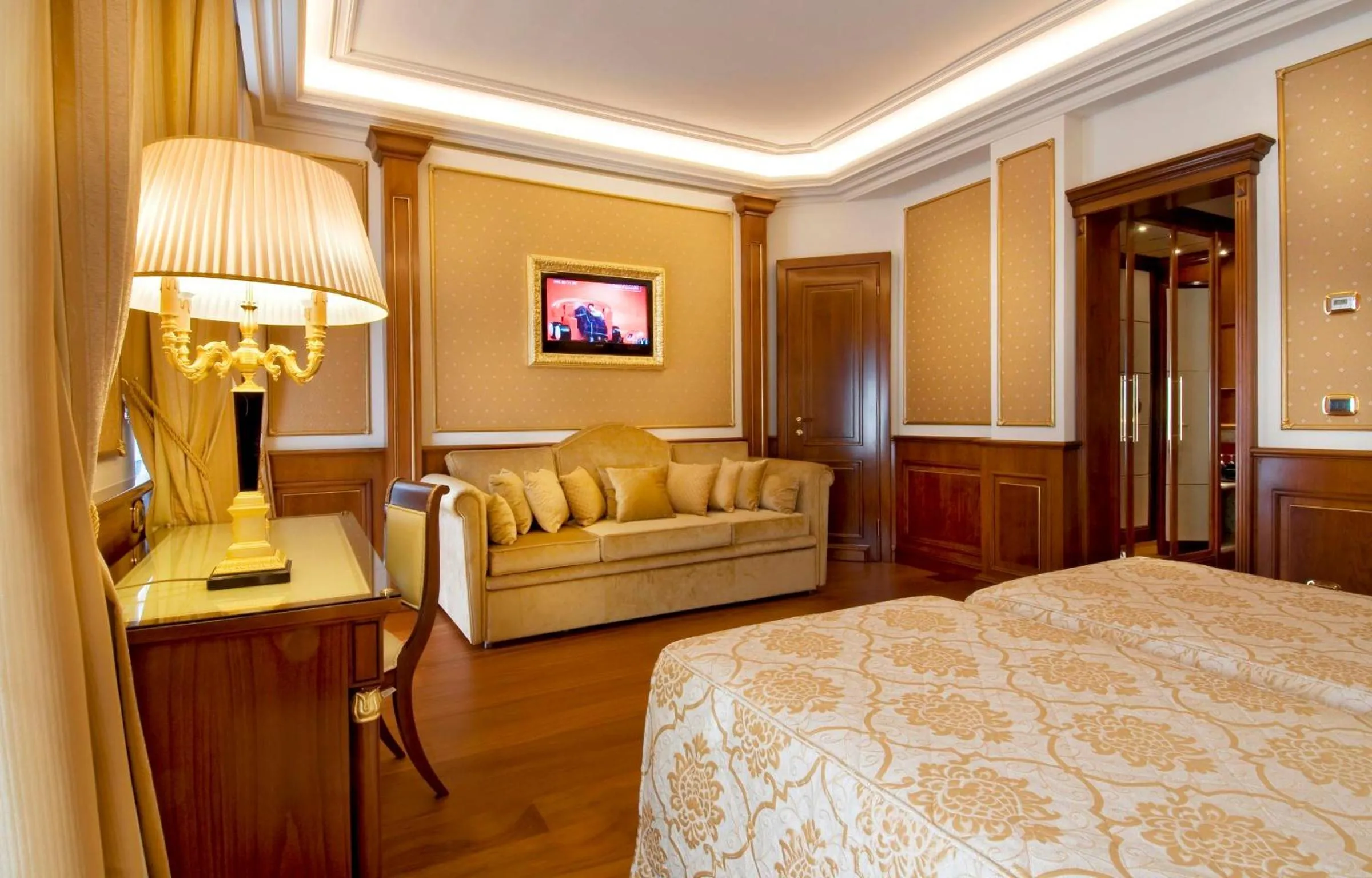 Photo of the whole room, Bed in Hotel Splendid