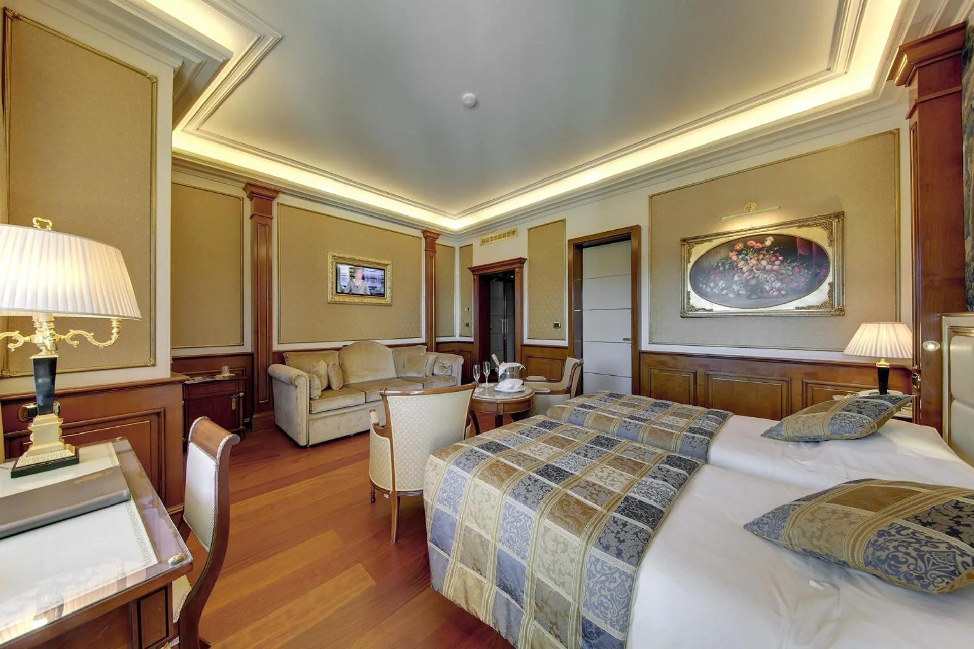 Bed in Hotel Splendid
