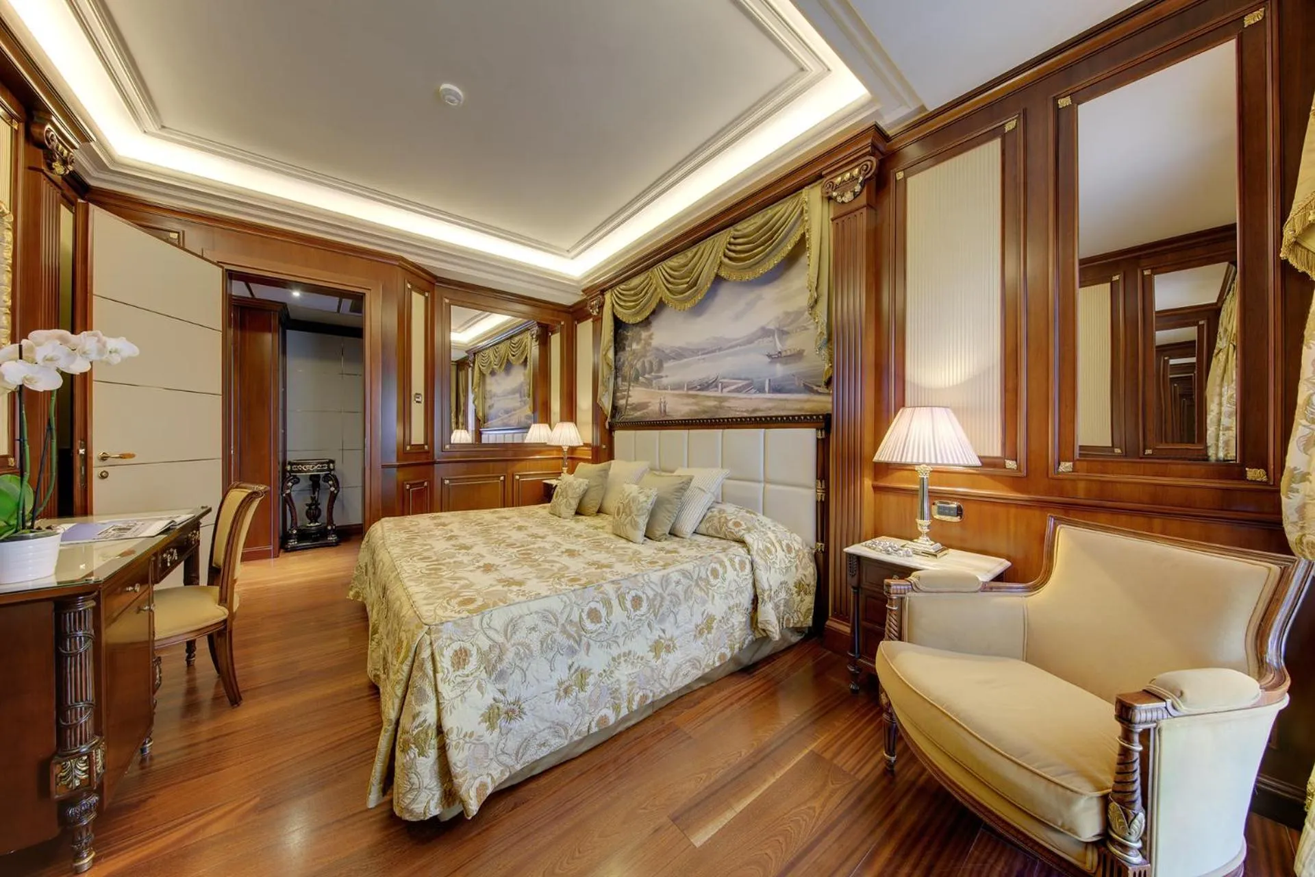 Bed in Hotel Splendid