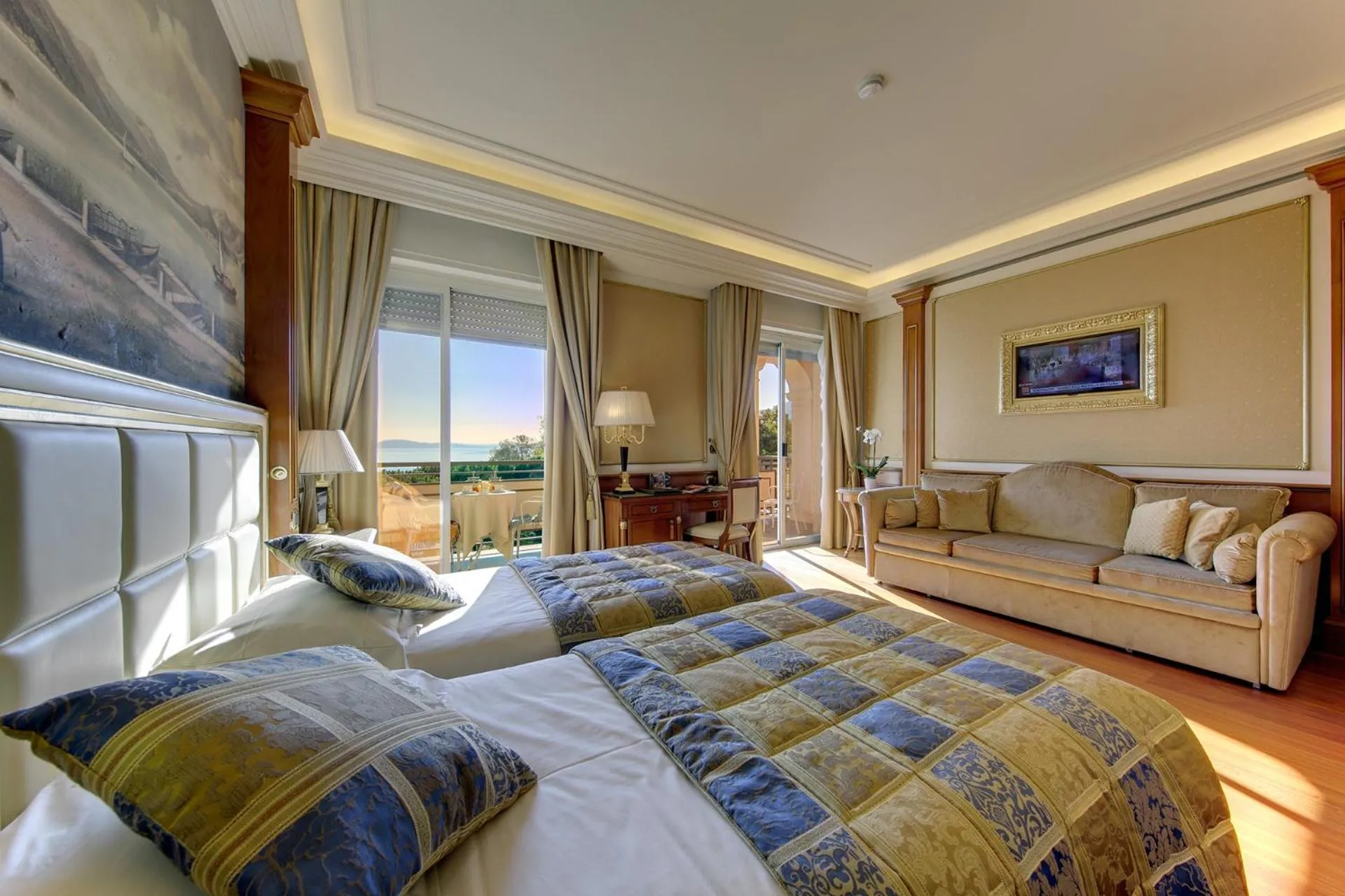 Bed in Hotel Splendid