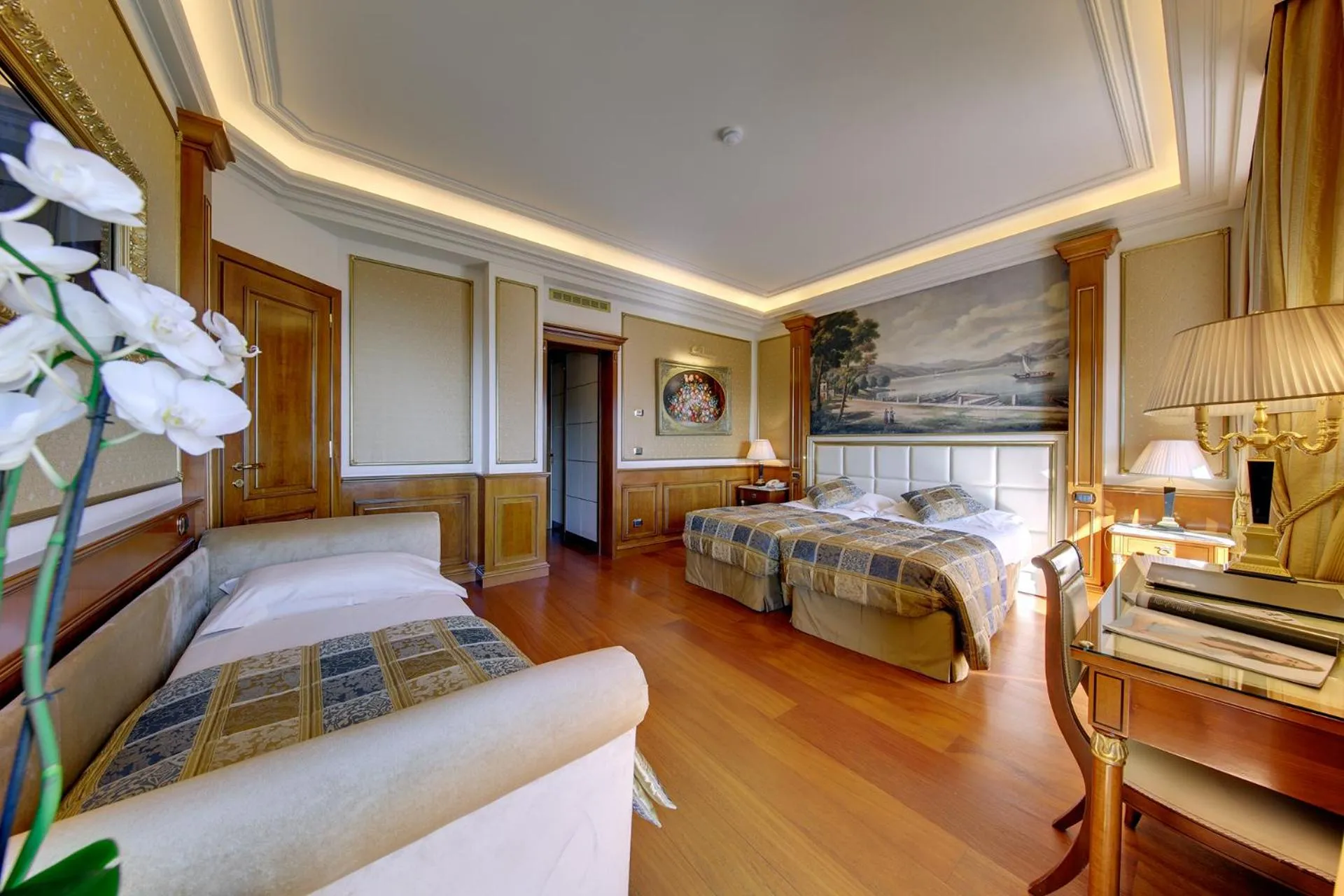 Bed in Hotel Splendid