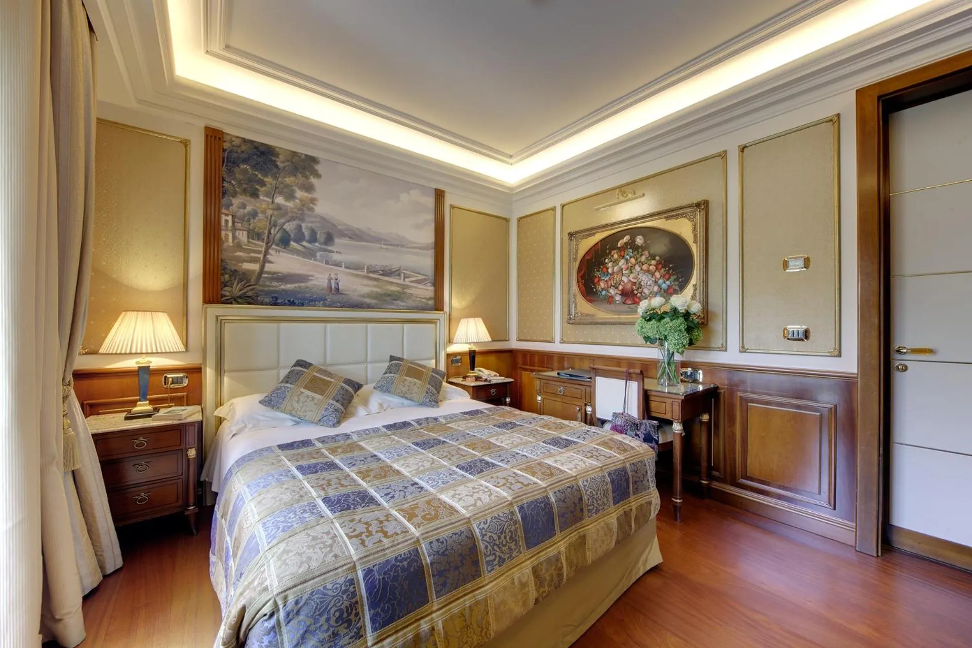 Bed in Hotel Splendid