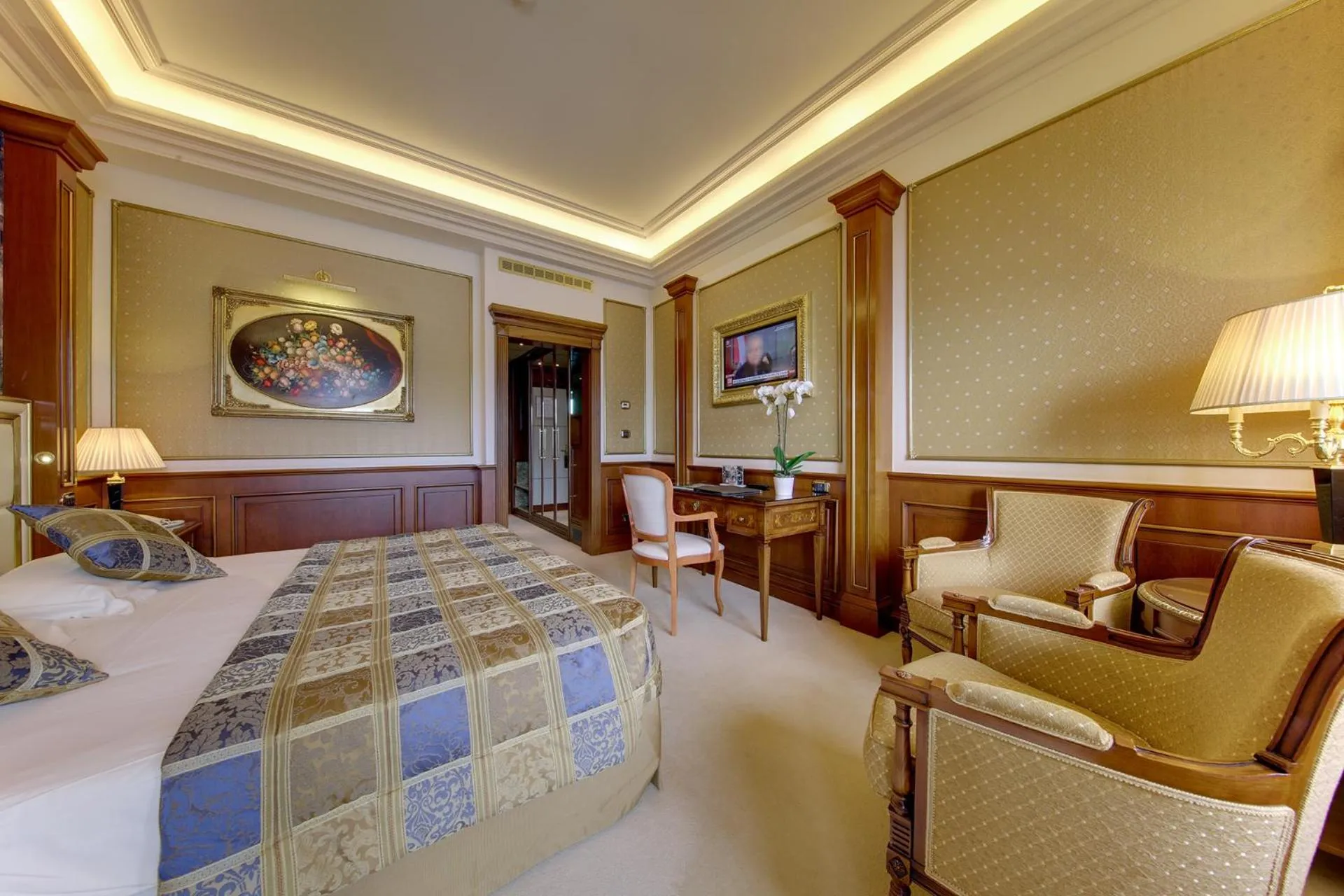 Bed in Hotel Splendid