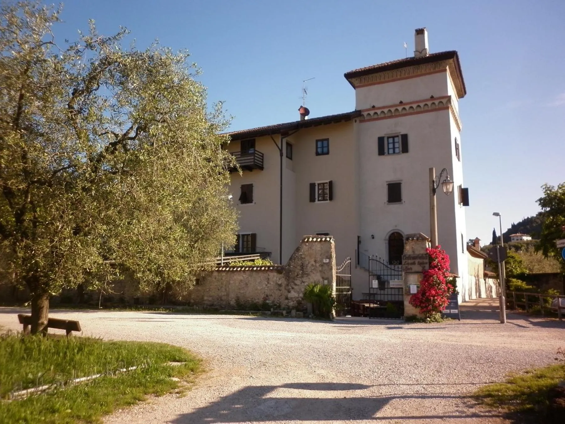 Facade/entrance in Residence La Colombera