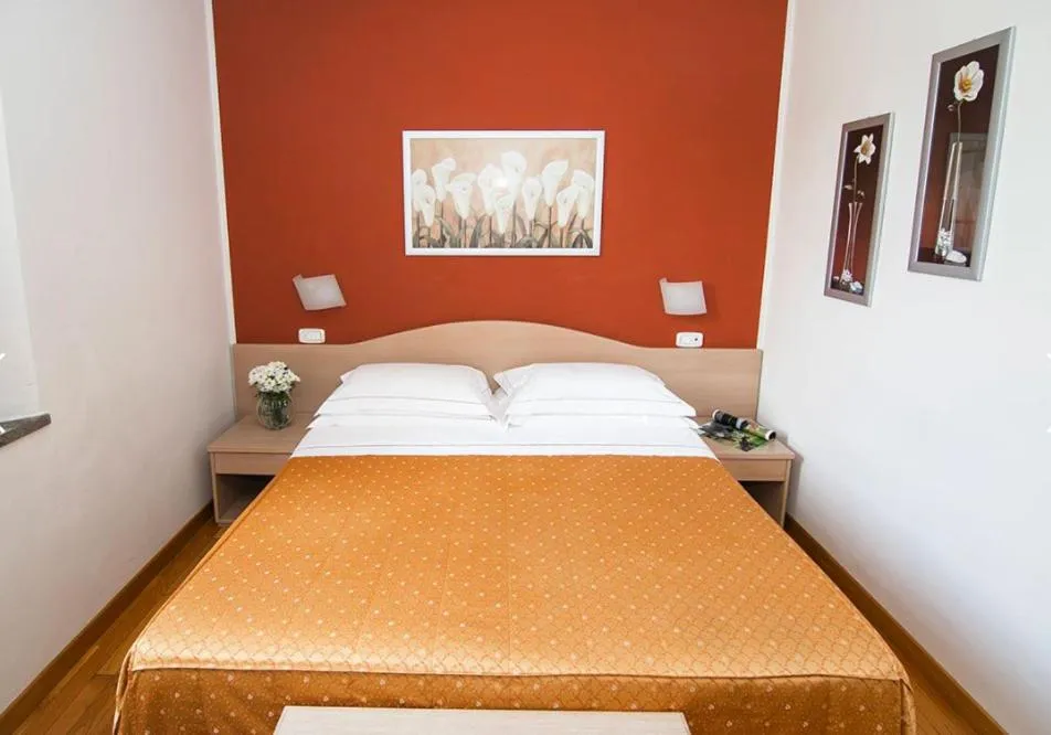 Photo of the whole room in Hotel La Colonna