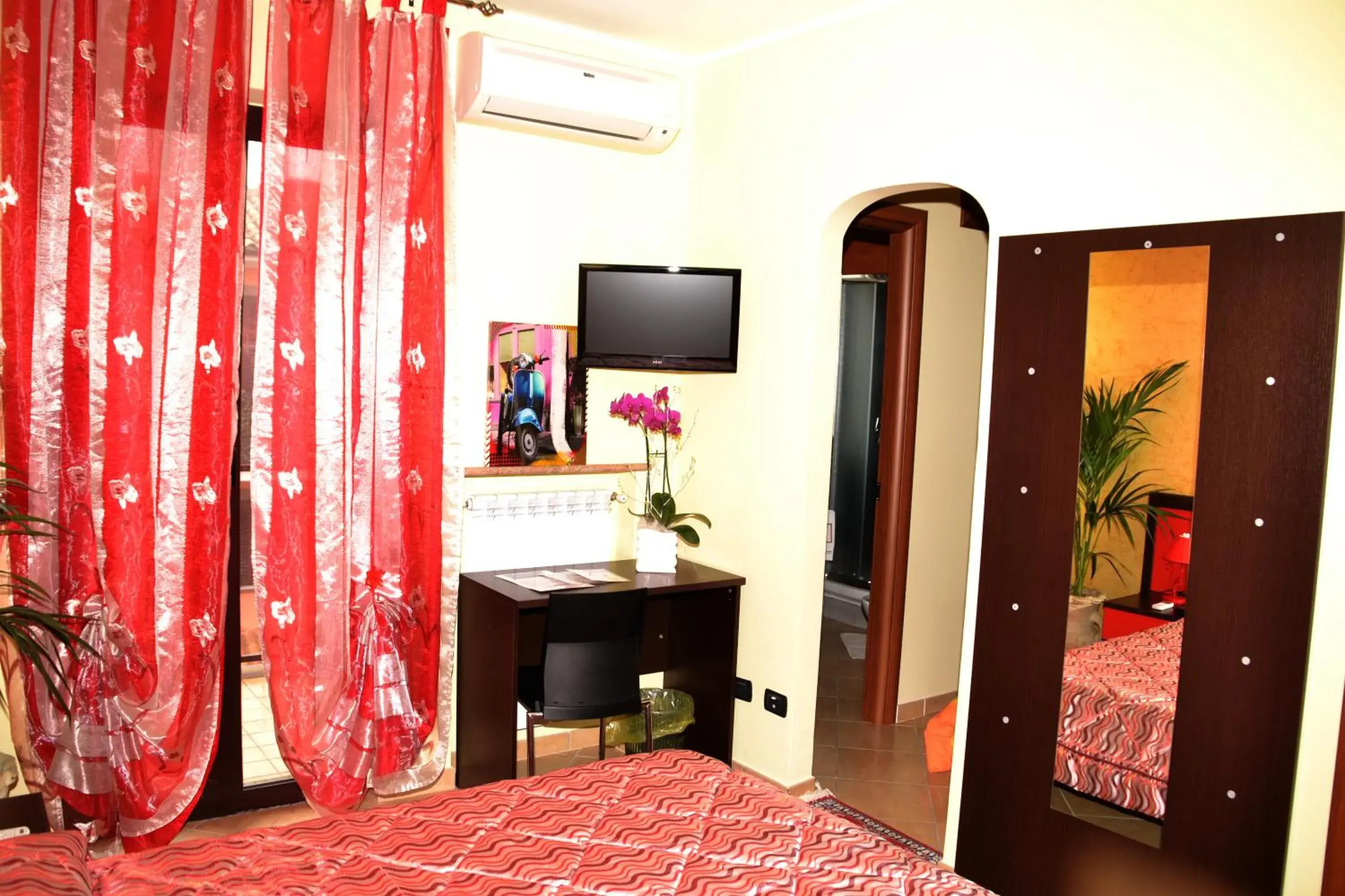 Classic Double Room with Balcony in La Baia del Lago Classic Double Room with Balcony in La Baia del Lago