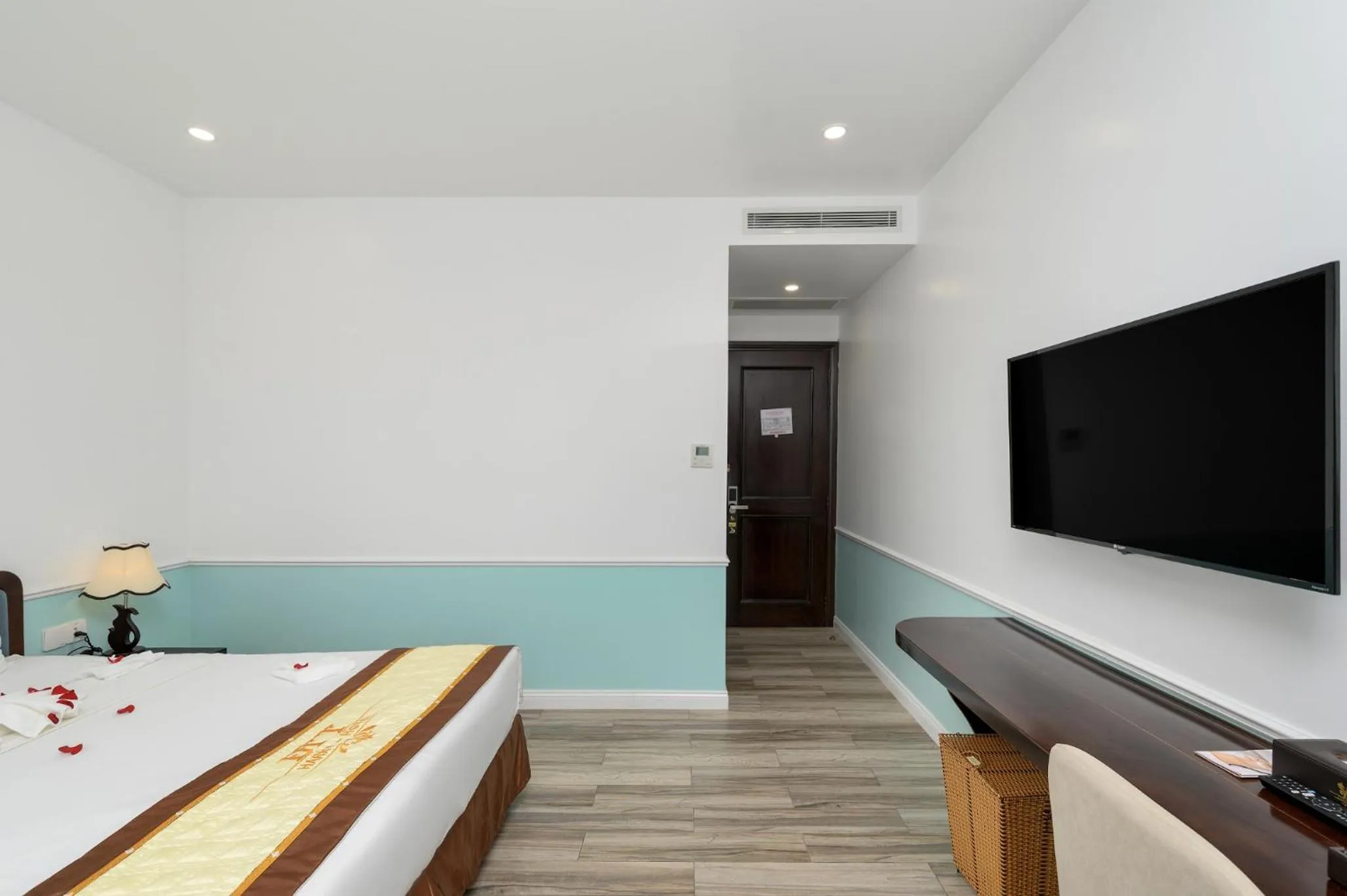 Bed in Harry Phu Quoc Hotel 3