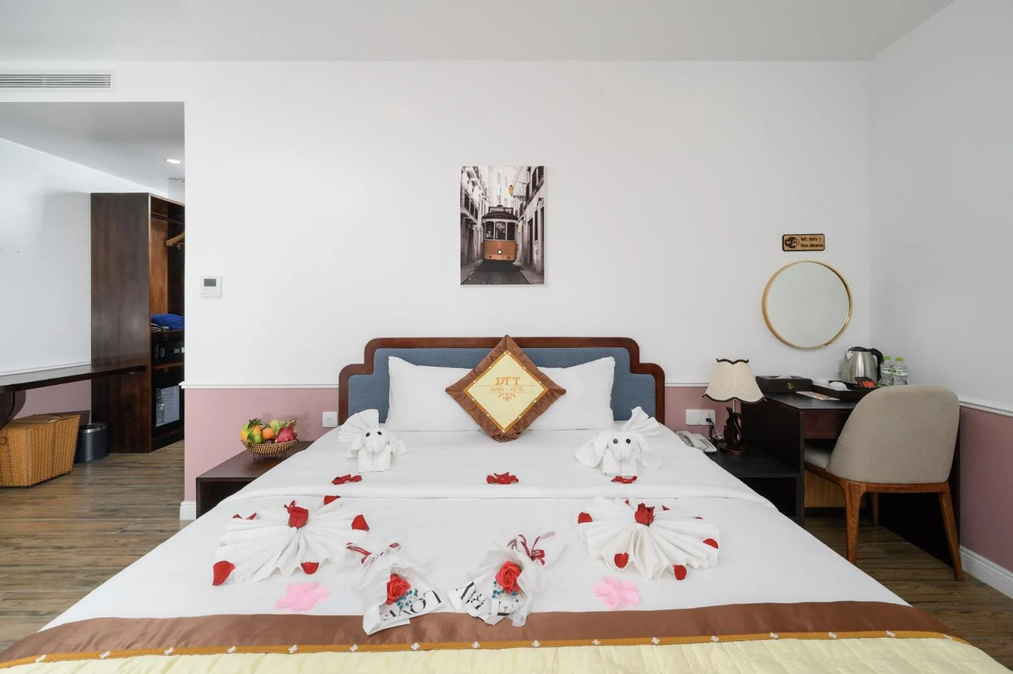 Bedroom, Bed in Harry Phu Quoc Hotel 3