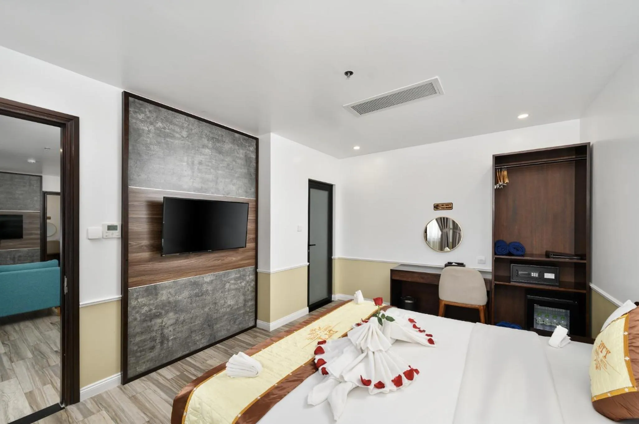 Bedroom, Bed in Harry Phu Quoc Hotel 3