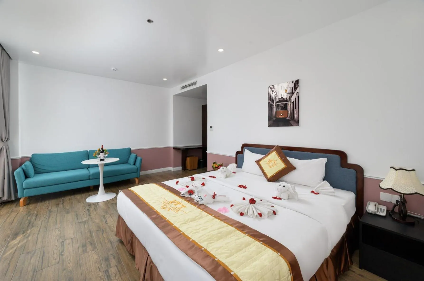 Bedroom, Bed in Harry Phu Quoc Hotel 3