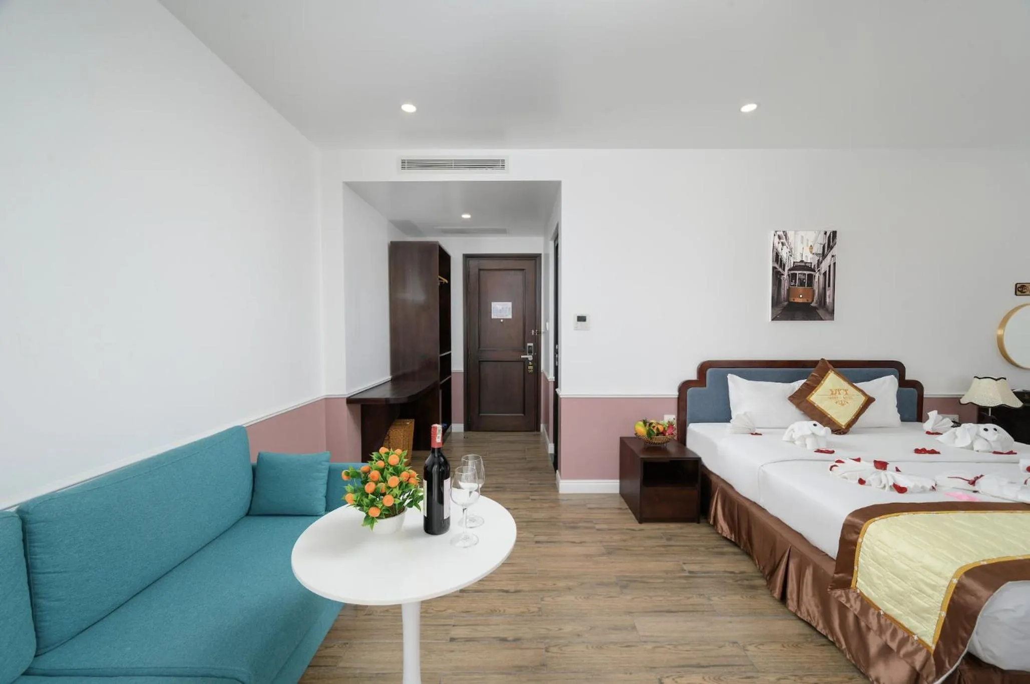 Photo of the whole room, Bed in Harry Phu Quoc Hotel 3