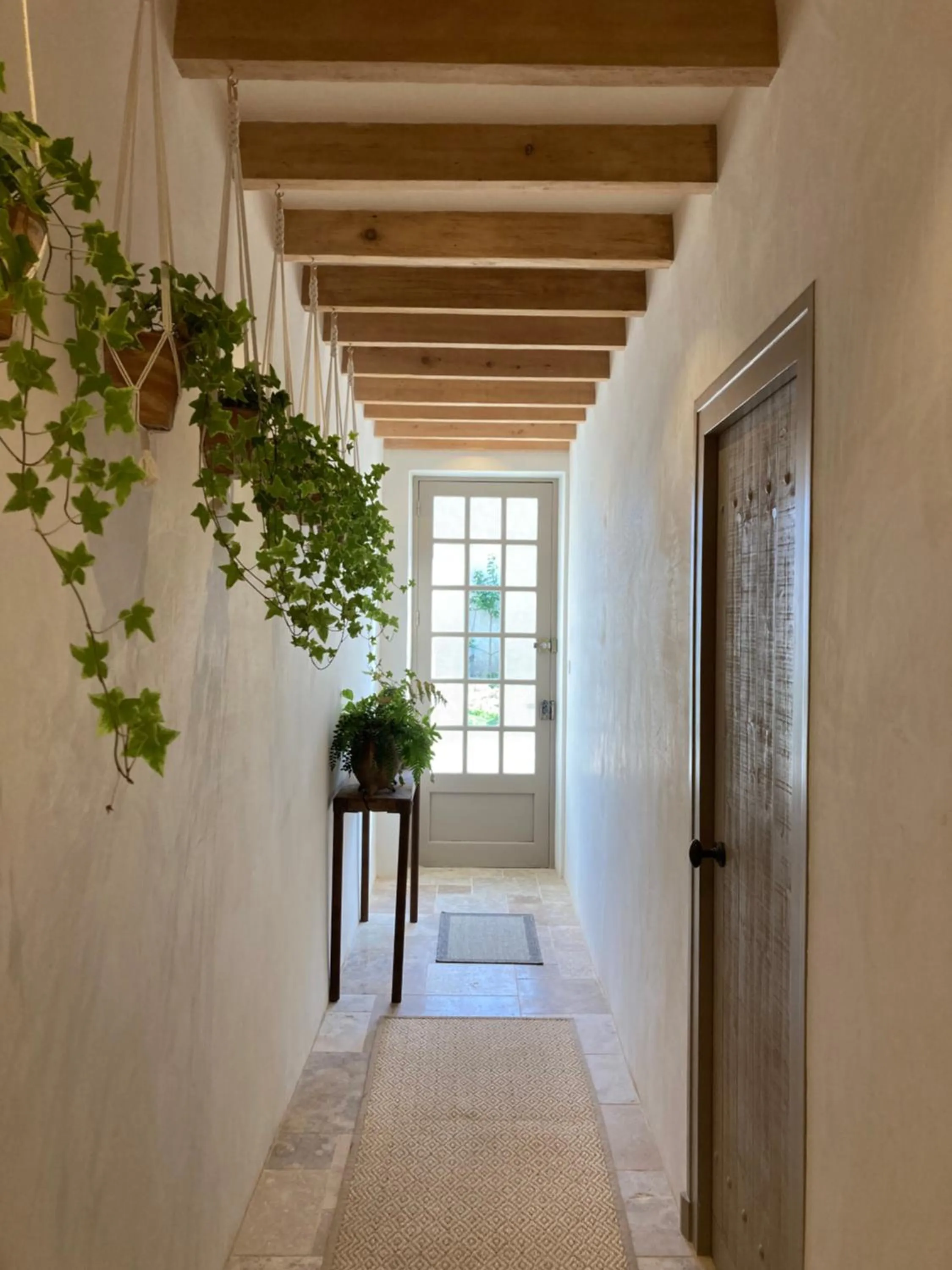 Facade/entrance in No12