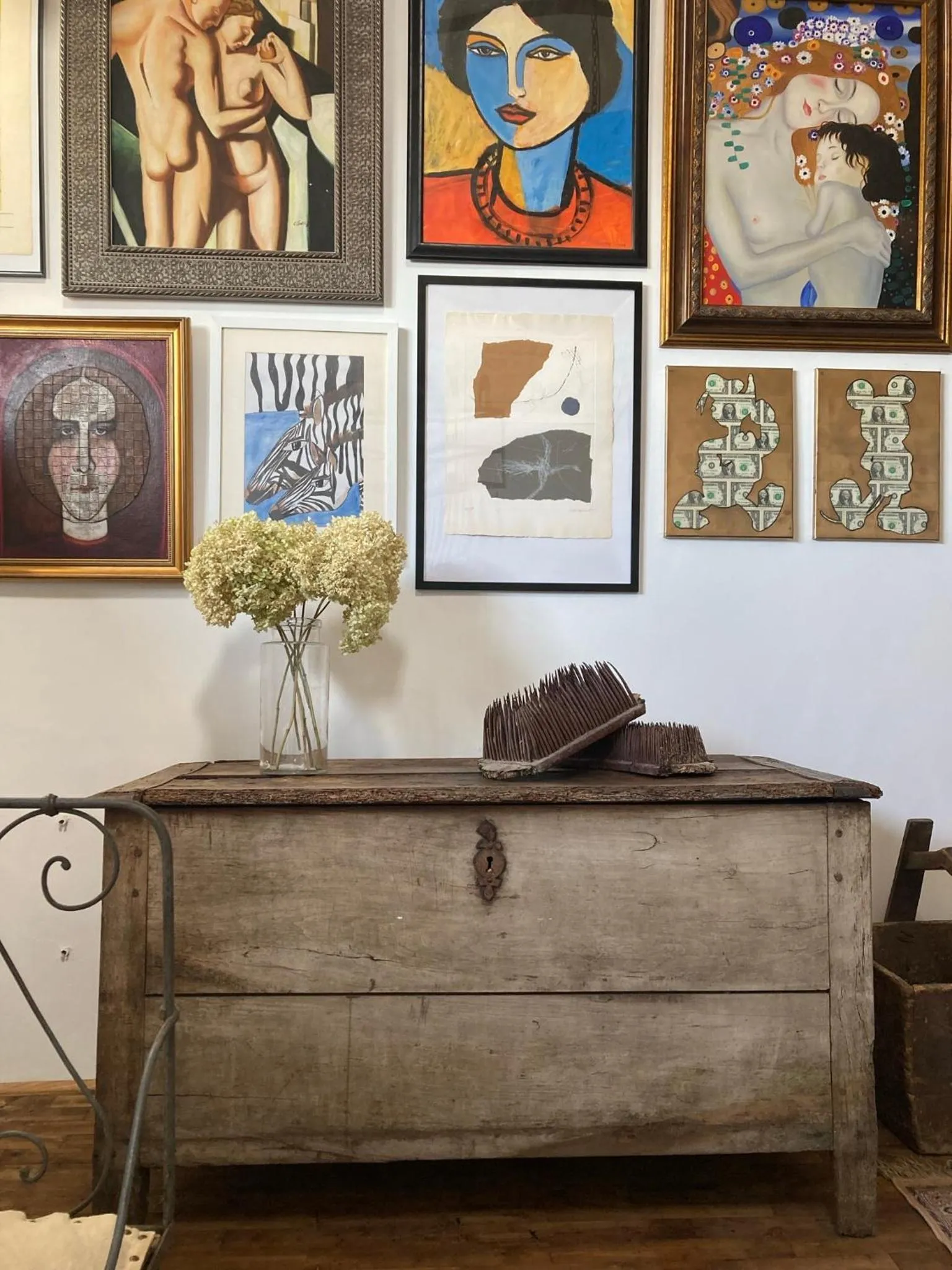 Decorative detail in No12