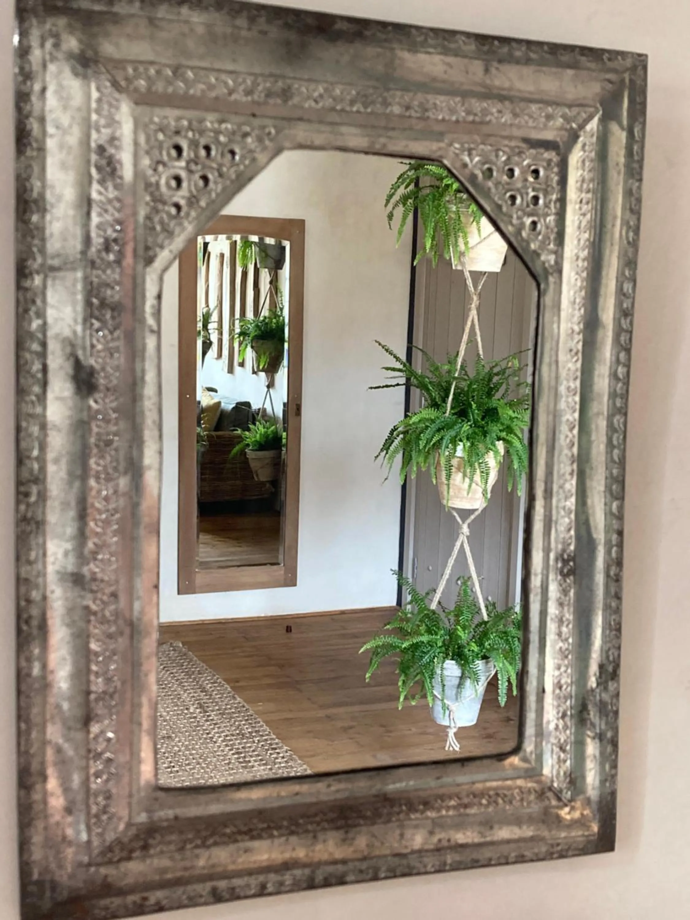 Decorative detail in No12