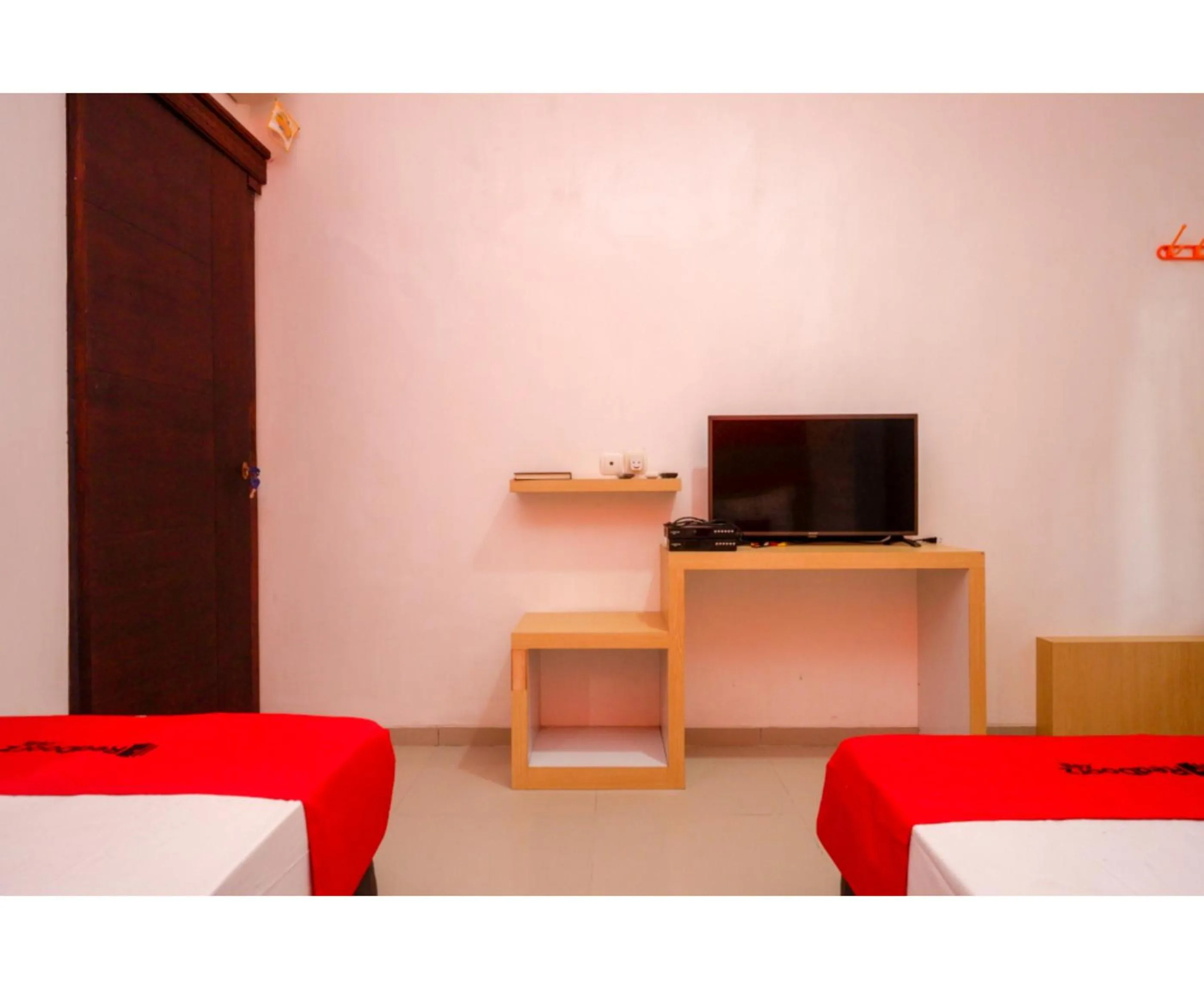 Bed in RedDoorz Syariah near Alun Alun Kota Rembang