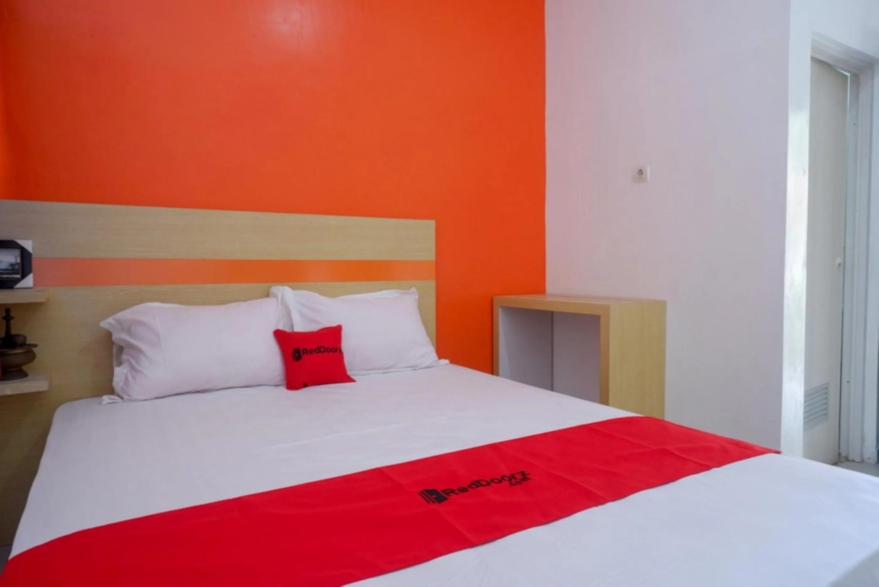 Bed in RedDoorz Syariah near Alun Alun Kota Rembang