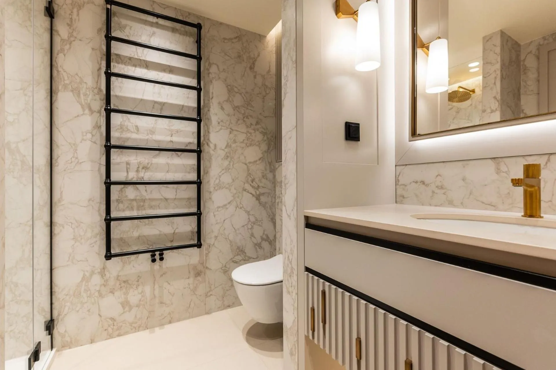 Shower in Art Boutique