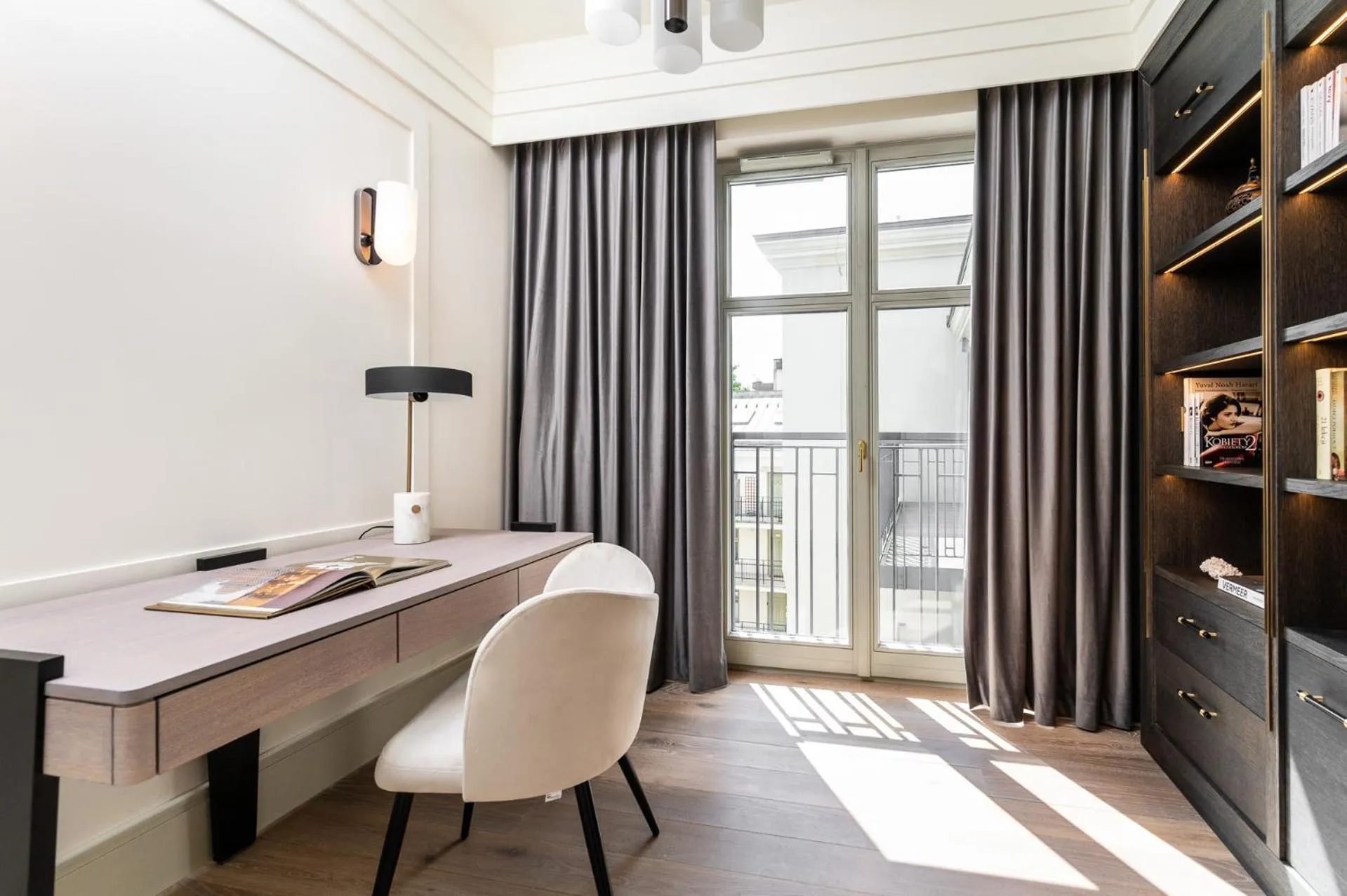 Photo of the whole room in Art Boutique