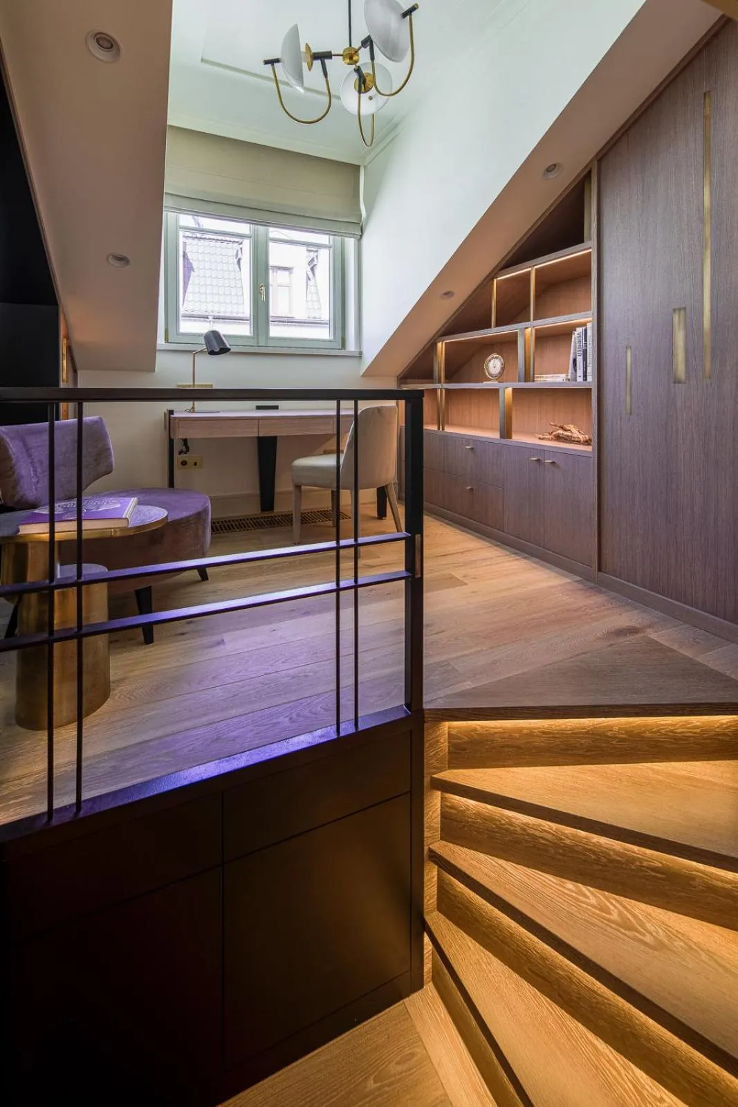 Photo of the whole room, Bed in Art Boutique