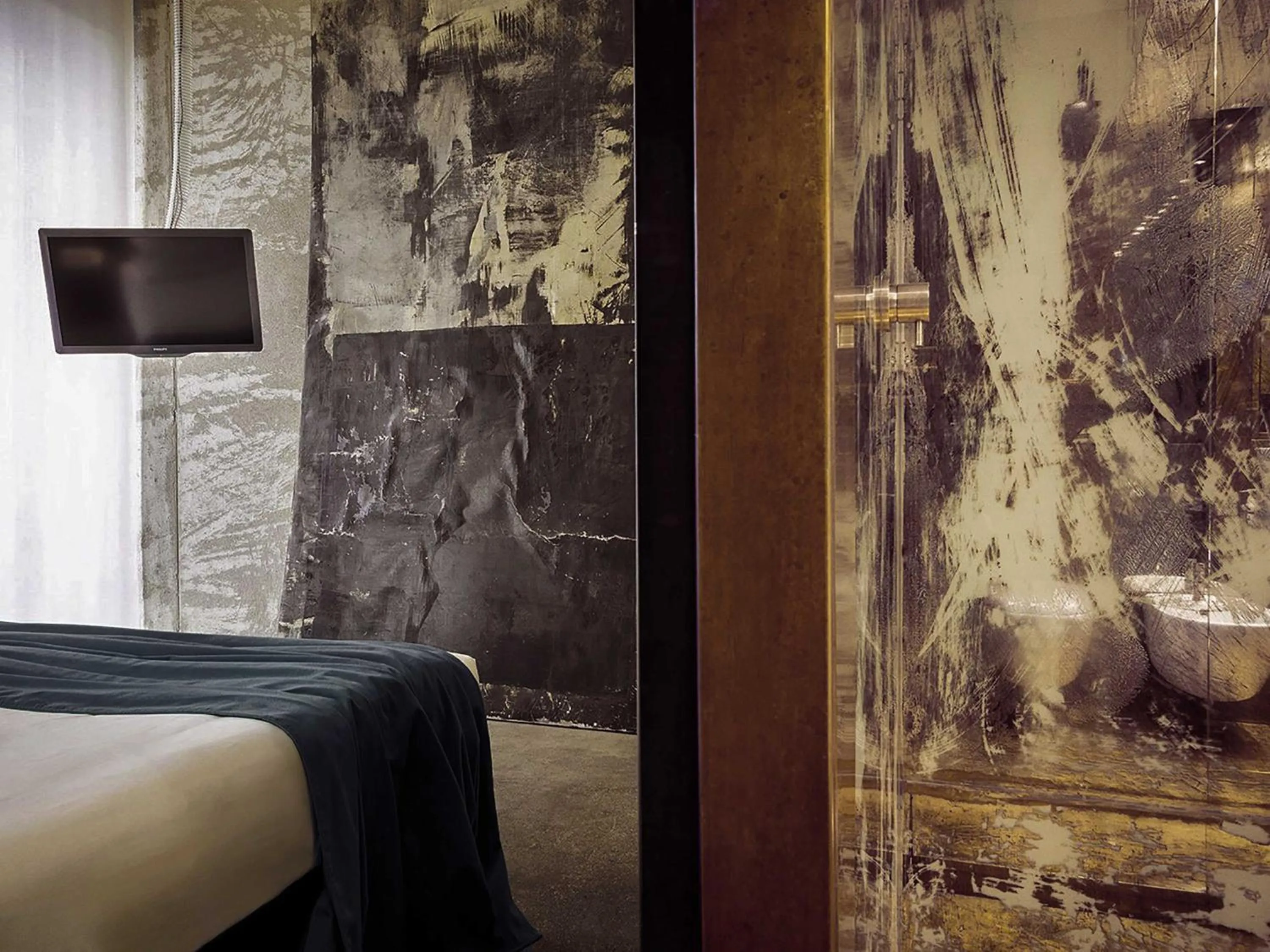 Bed in STRAF, Milan, a Member of Design Hotels