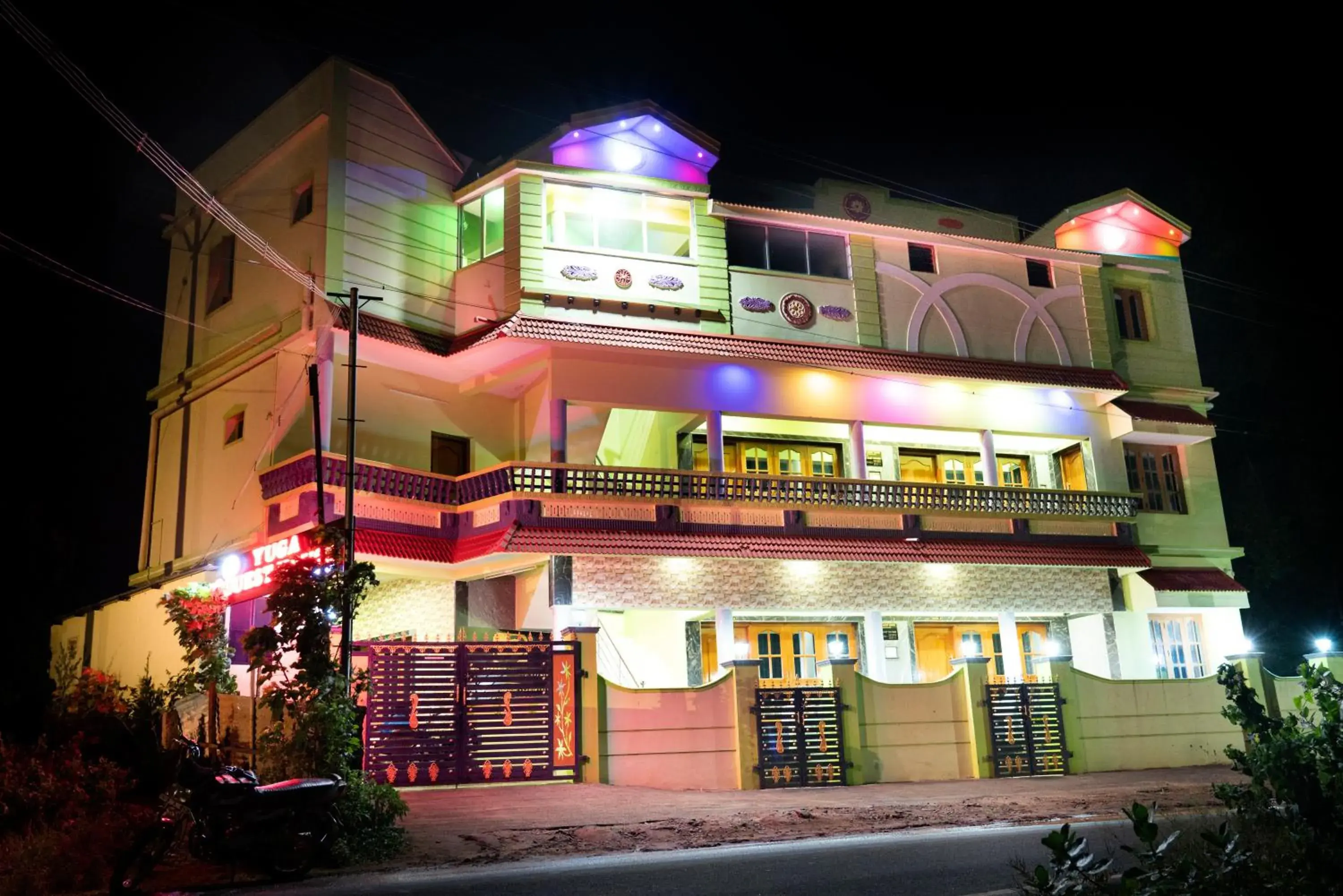 YUGA GUEST HOUSE YUGA GUEST HOUSE