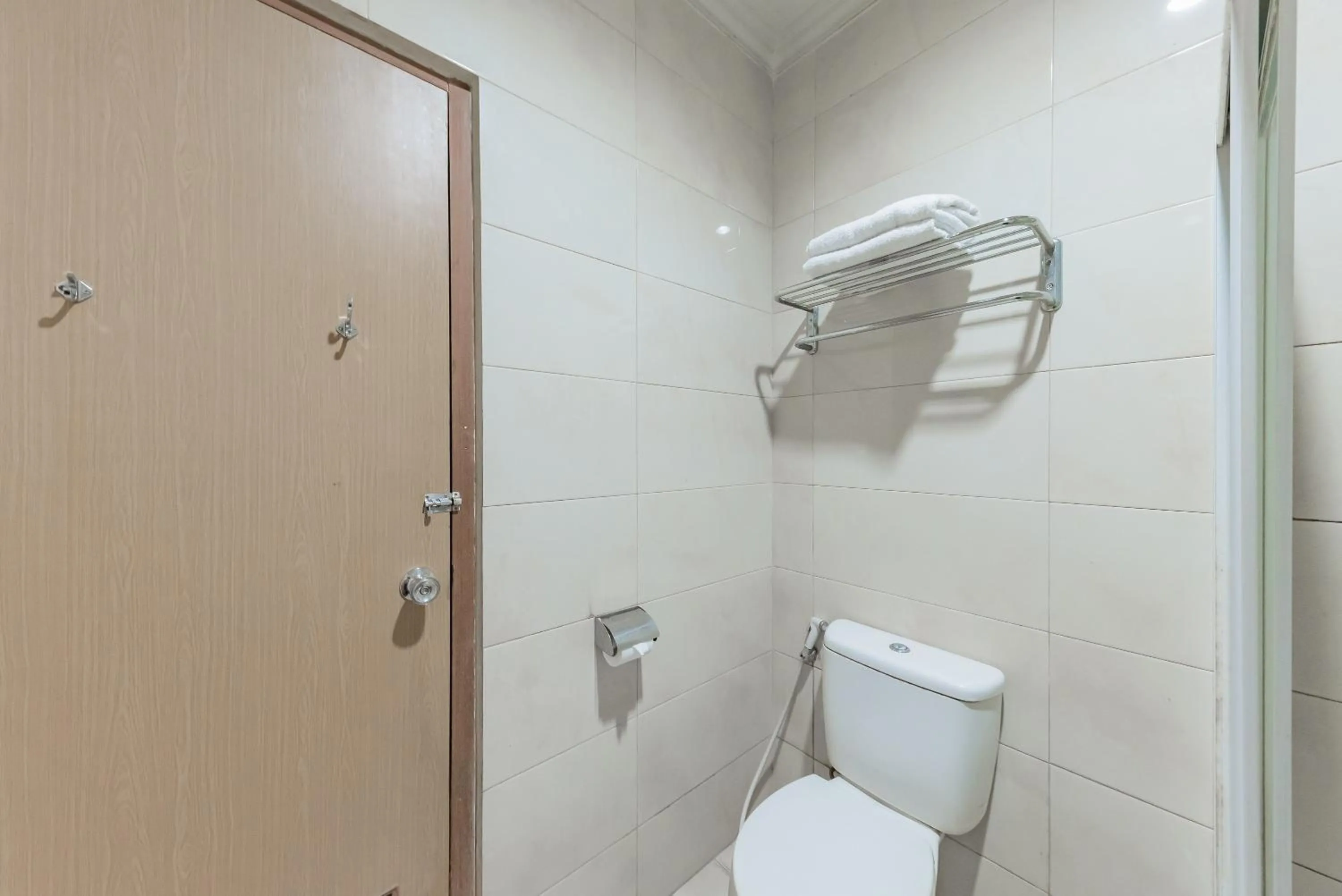 Bathroom in Urbanview Hotel Crown Tasikmalaya by RedDoorz