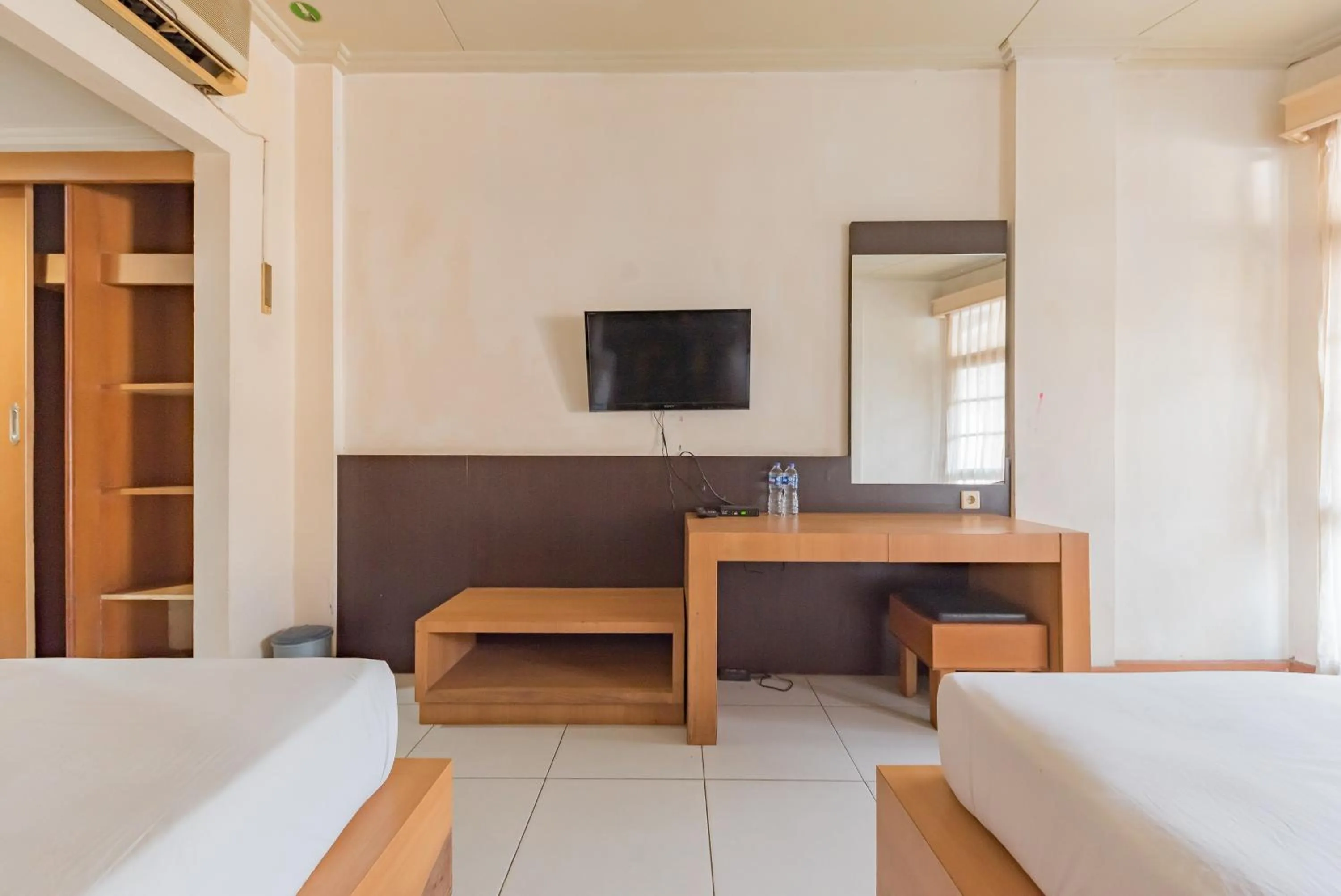 Bedroom, Bed in Urbanview Hotel Crown Tasikmalaya by RedDoorz