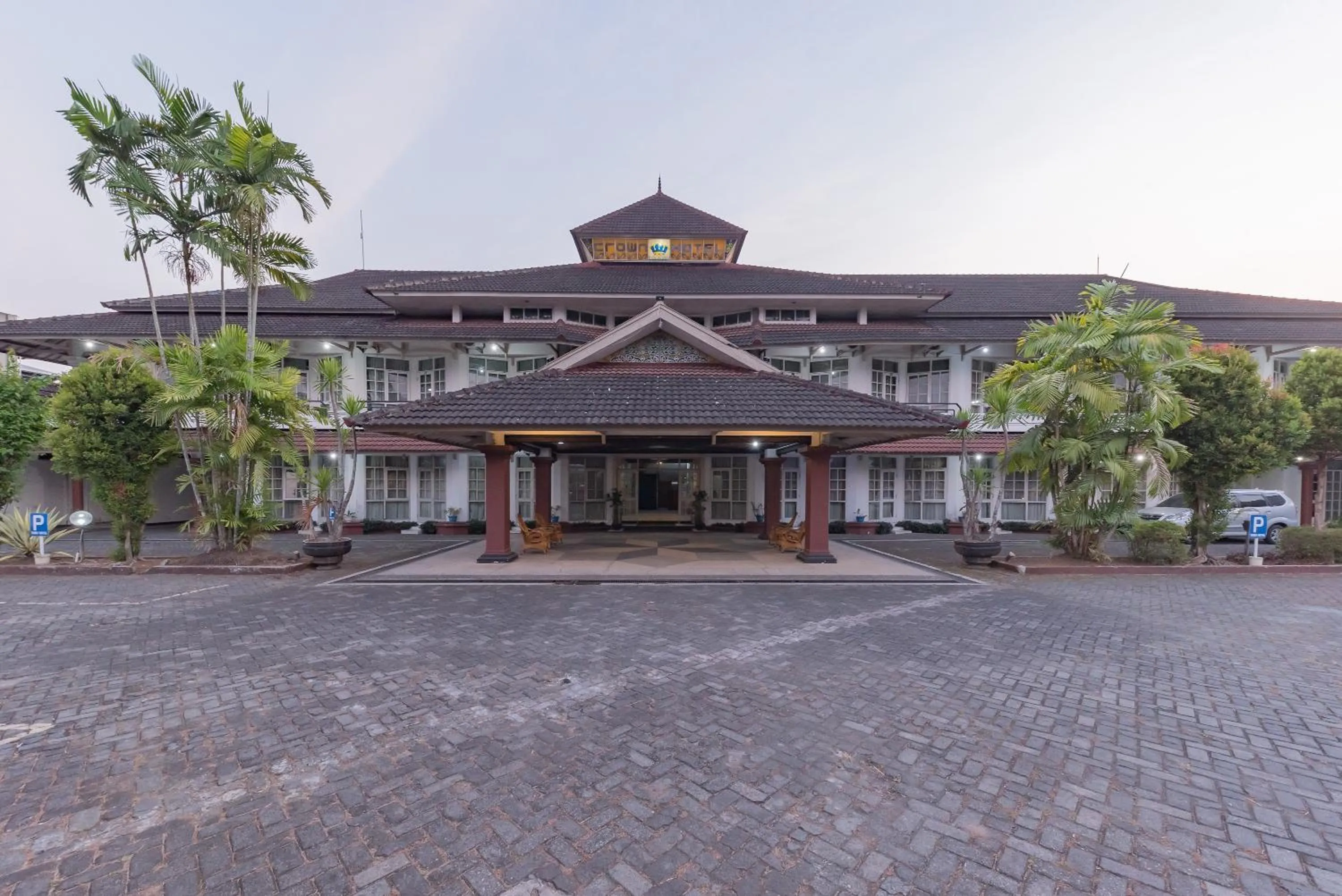 Facade/entrance in Urbanview Hotel Crown Tasikmalaya by RedDoorz