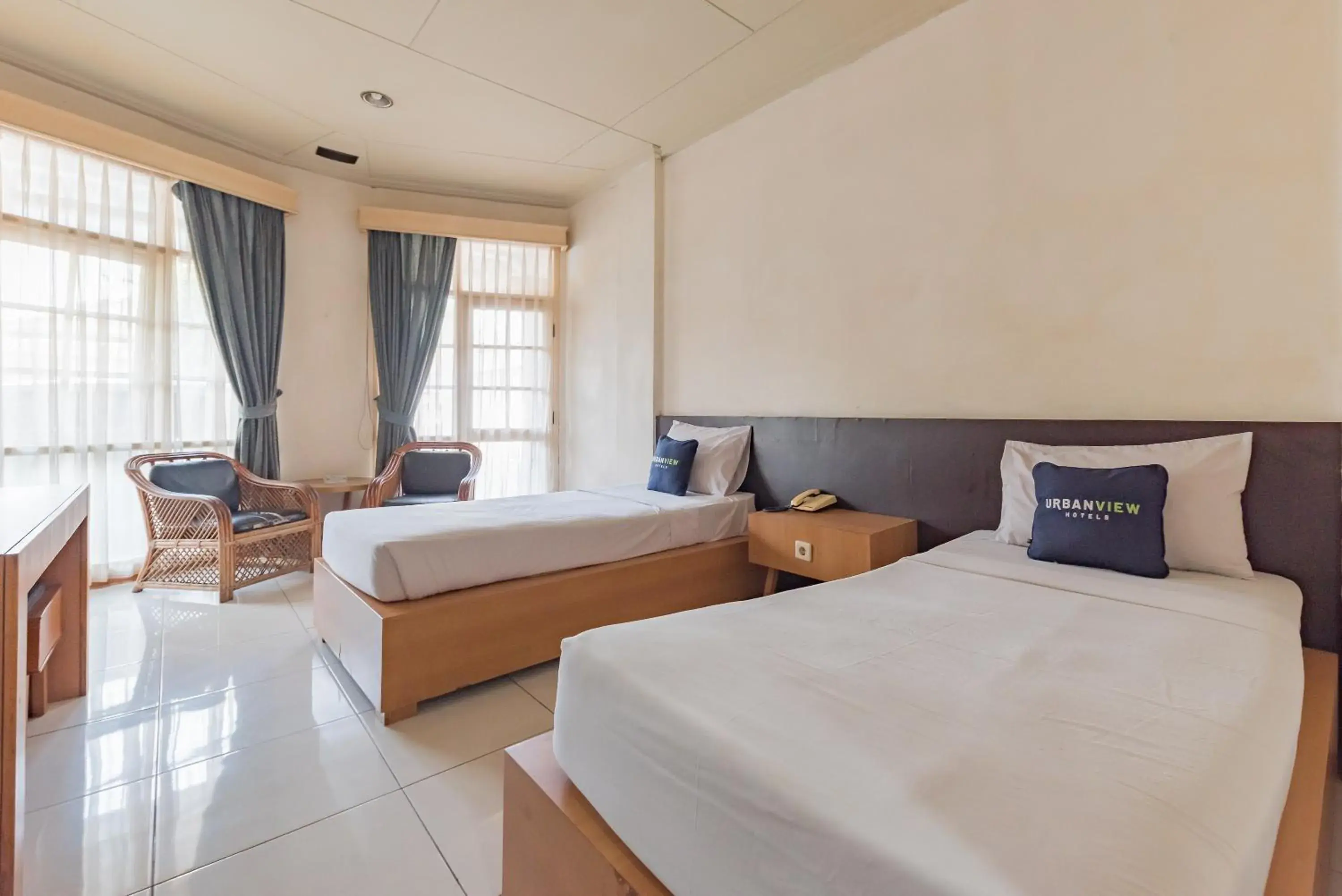 Standard Twin Room in Urbanview Hotel Crown Tasikmalaya by RedDoorz Standard Twin Room in Urbanview Hotel Crown Tasikmalaya by RedDoorz