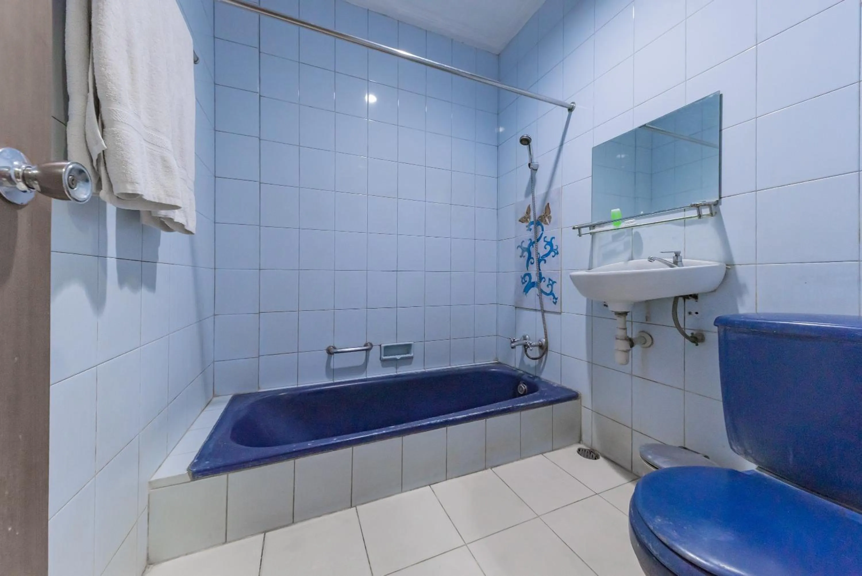 Bathroom in Urbanview Hotel Crown Tasikmalaya by RedDoorz