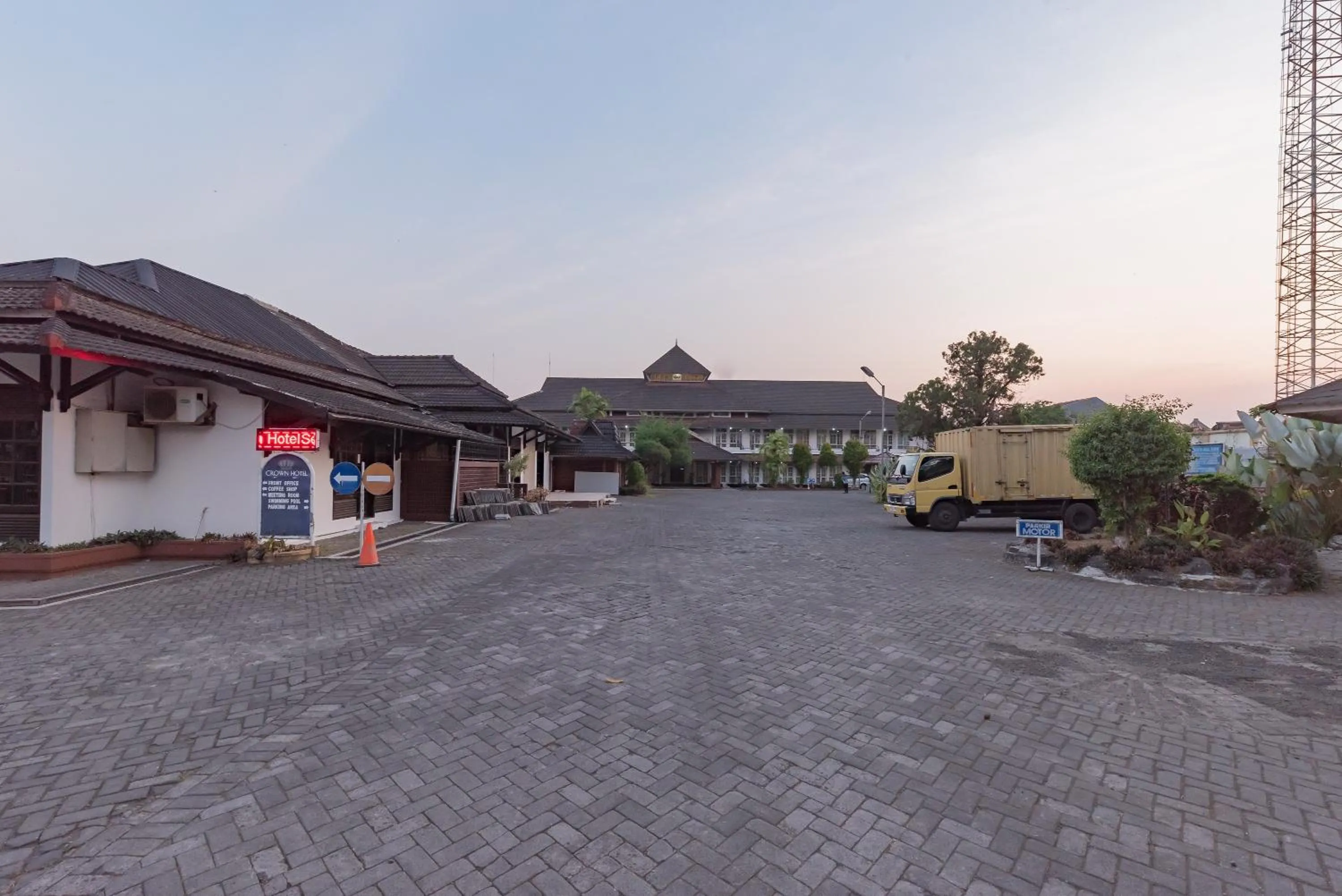 Facade/entrance in Urbanview Hotel Crown Tasikmalaya by RedDoorz