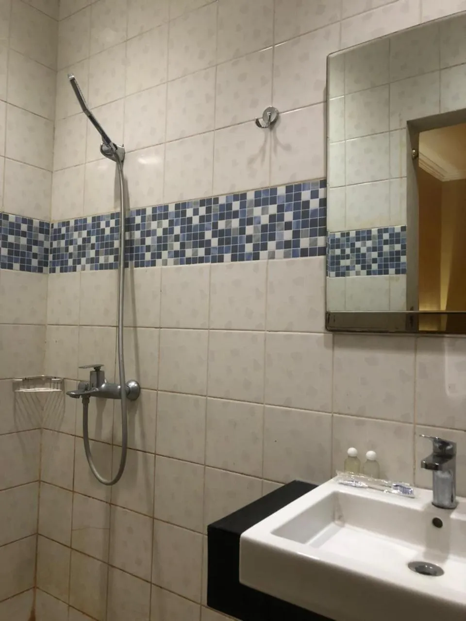 Bathroom in Hotel Aruni Ancol