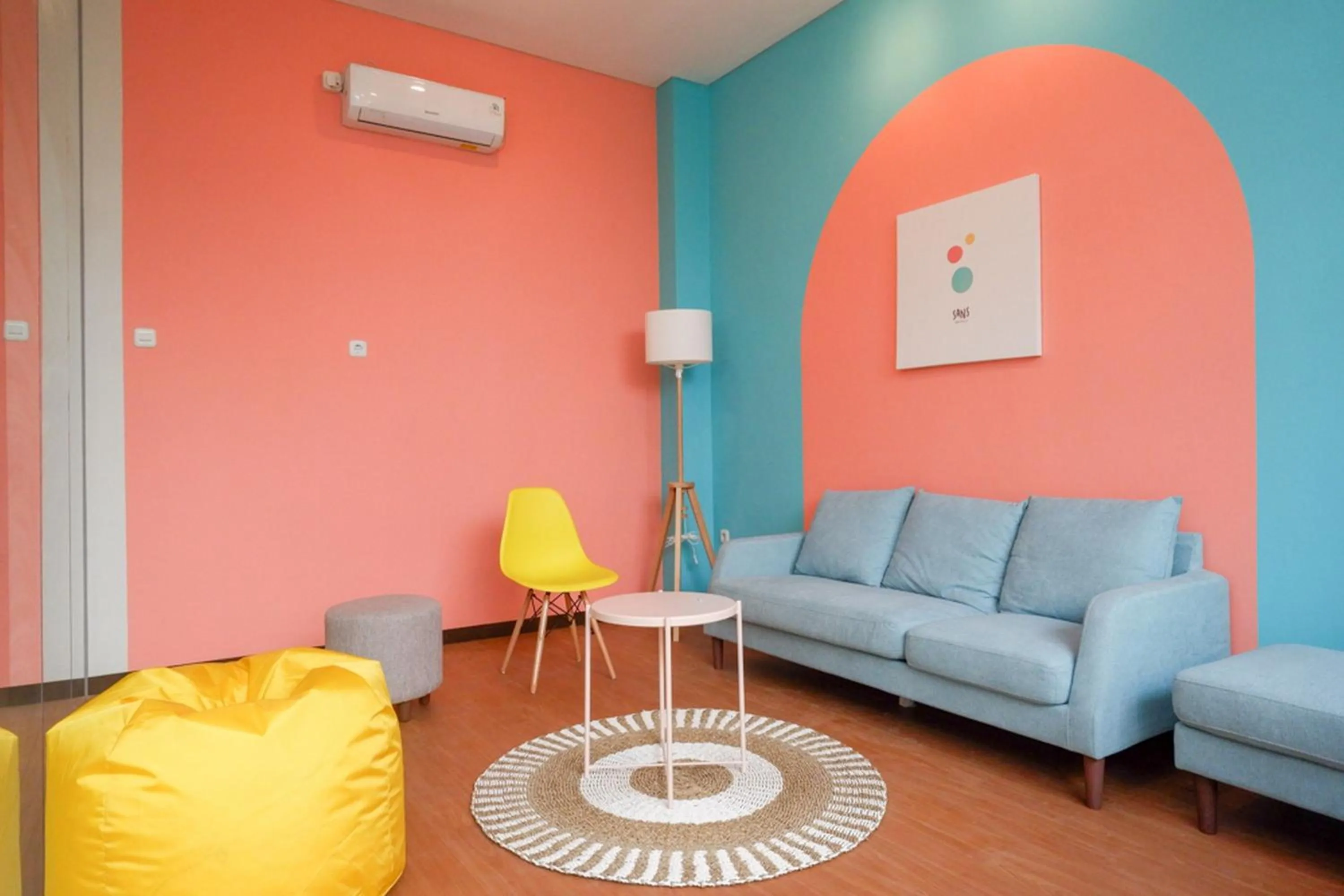 Seating area in Sans Hotel Good Wish Semarang