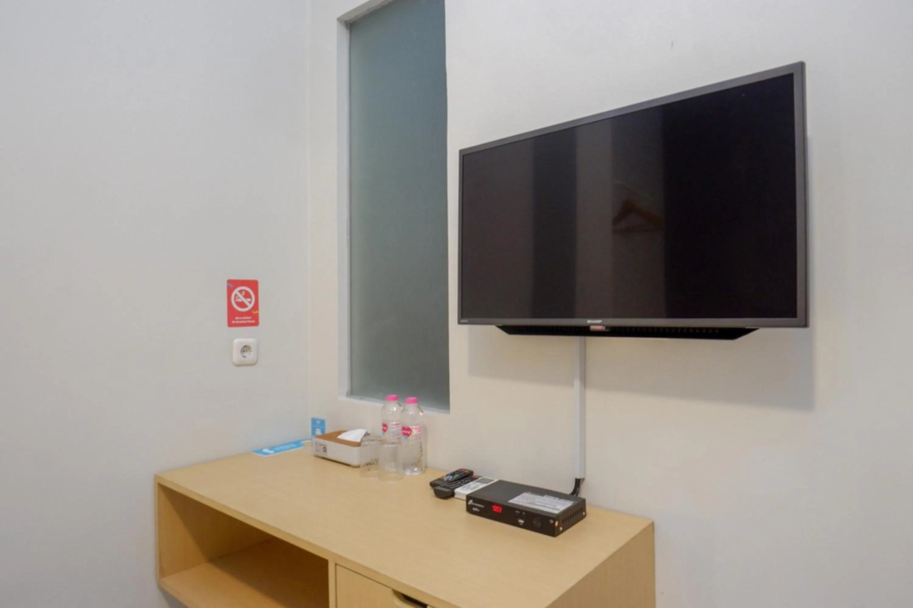 TV and multimedia in Sans Hotel Good Wish Semarang
