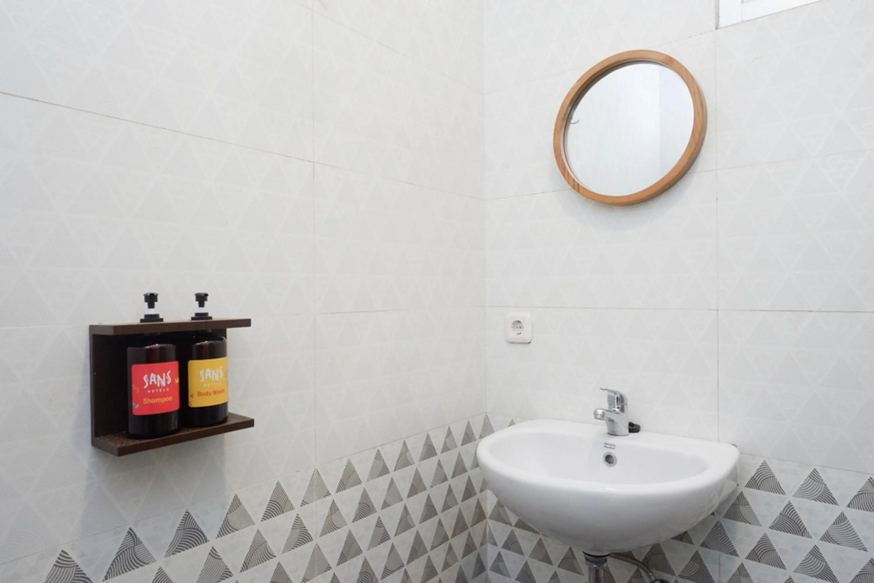 Bathroom in Sans Hotel Good Wish Semarang