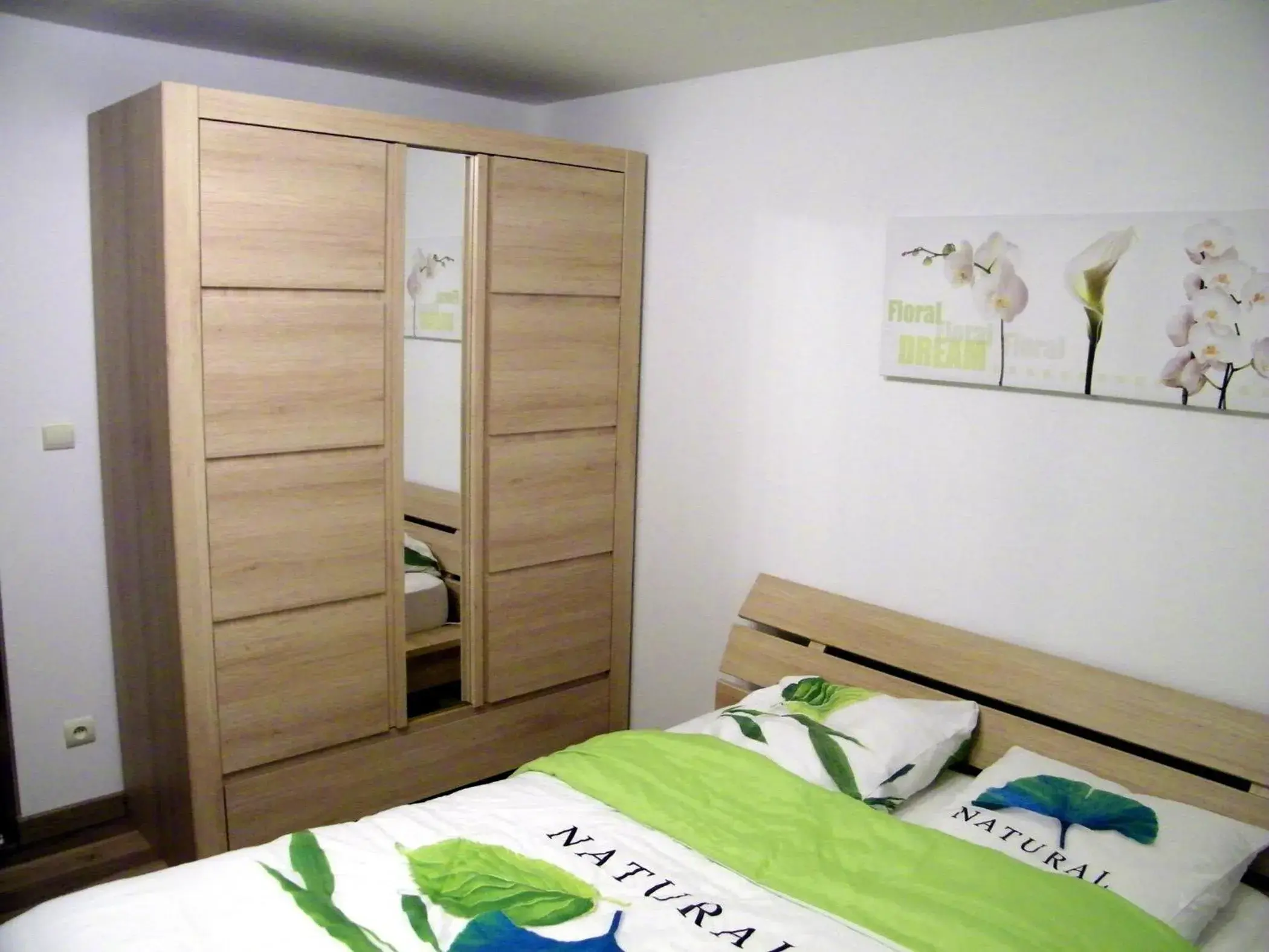 Grand appartement dans villa avec parking quartier résidentiel Grand appartement dans villa avec parking quartier résidentiel